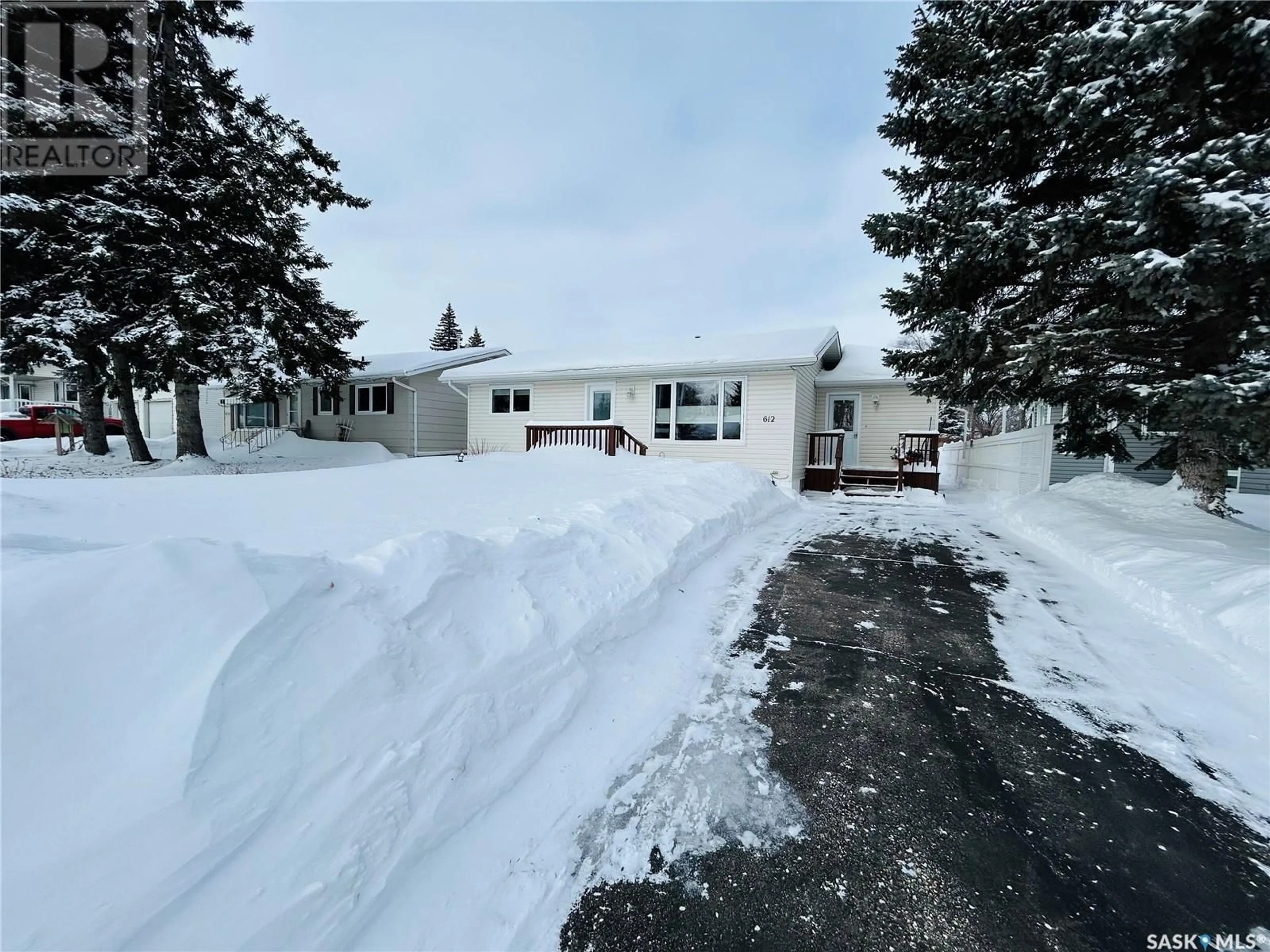 A pic from outside/outdoor area/front of a property/back of a property/a pic from drone, street for 612 Moose STREET, Moosomin Saskatchewan S0G3N0