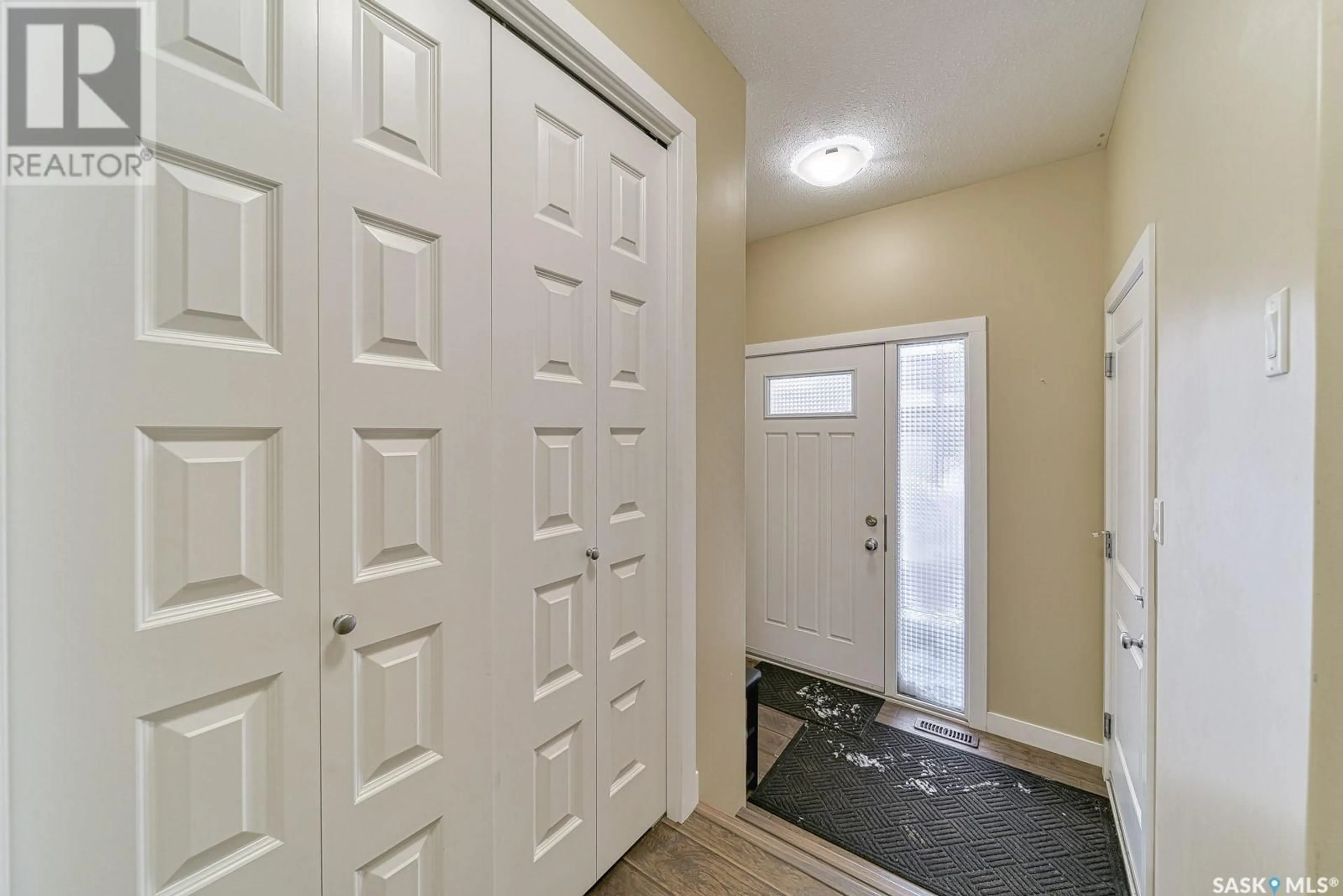 Indoor entryway for 46 5301 Beacon DRIVE, Regina Saskatchewan S4W0R6