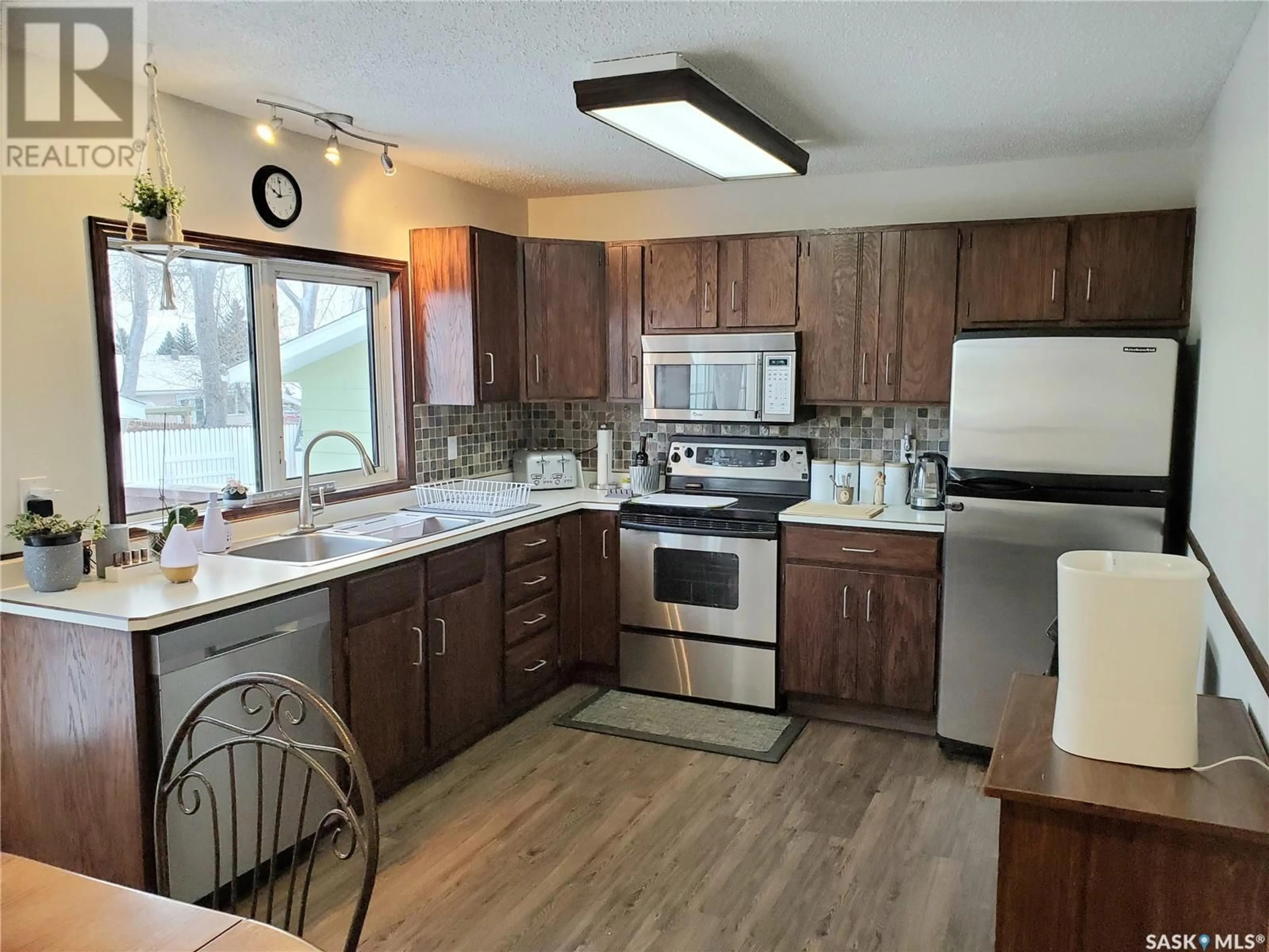 Open concept kitchen, wood/laminate floor for 471 Matador DRIVE, Swift Current Saskatchewan S9H4L4