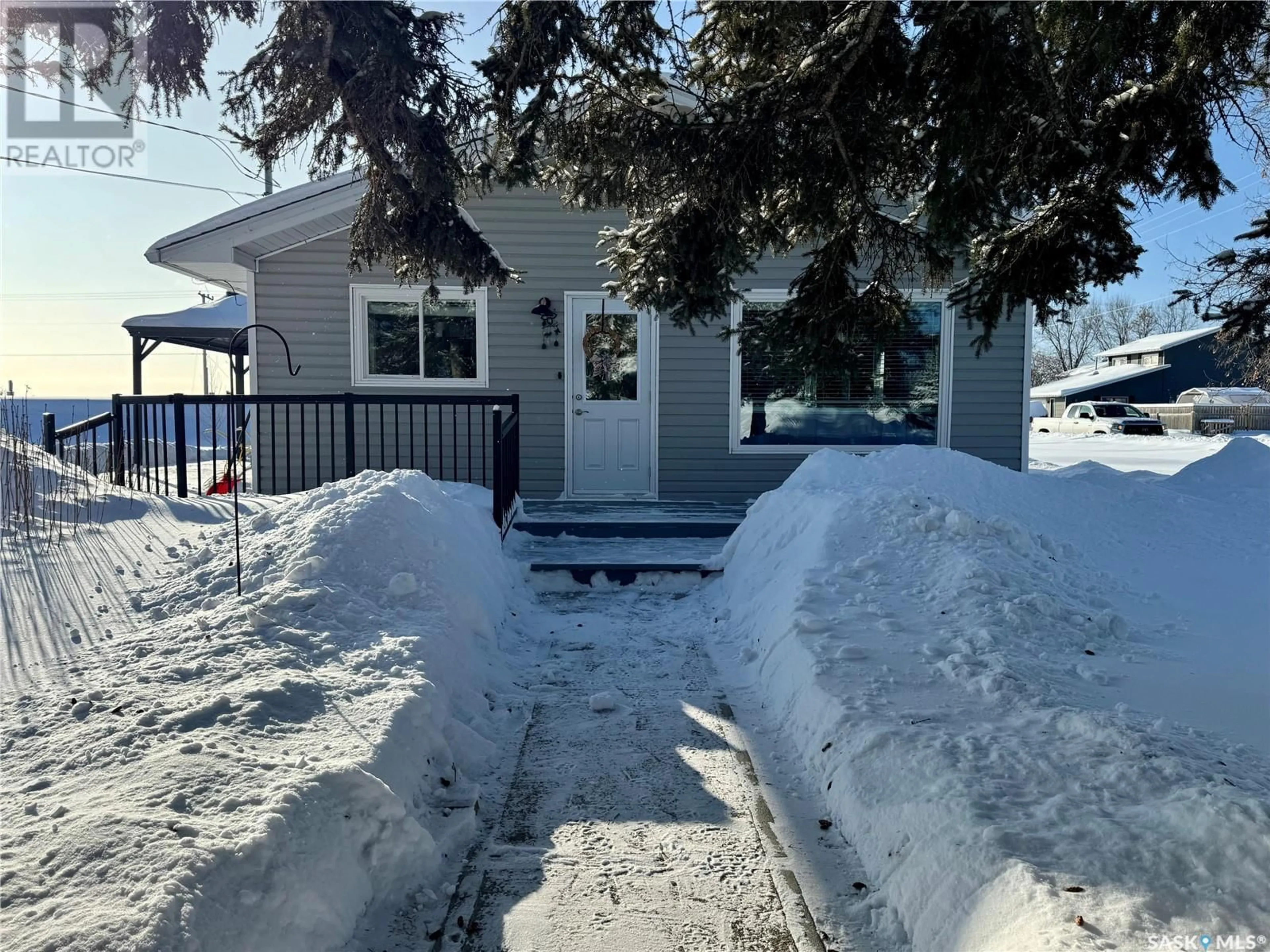 A pic from outside/outdoor area/front of a property/back of a property/a pic from drone, street for 707 1st AVENUE NE, Preeceville Saskatchewan S0A3B0