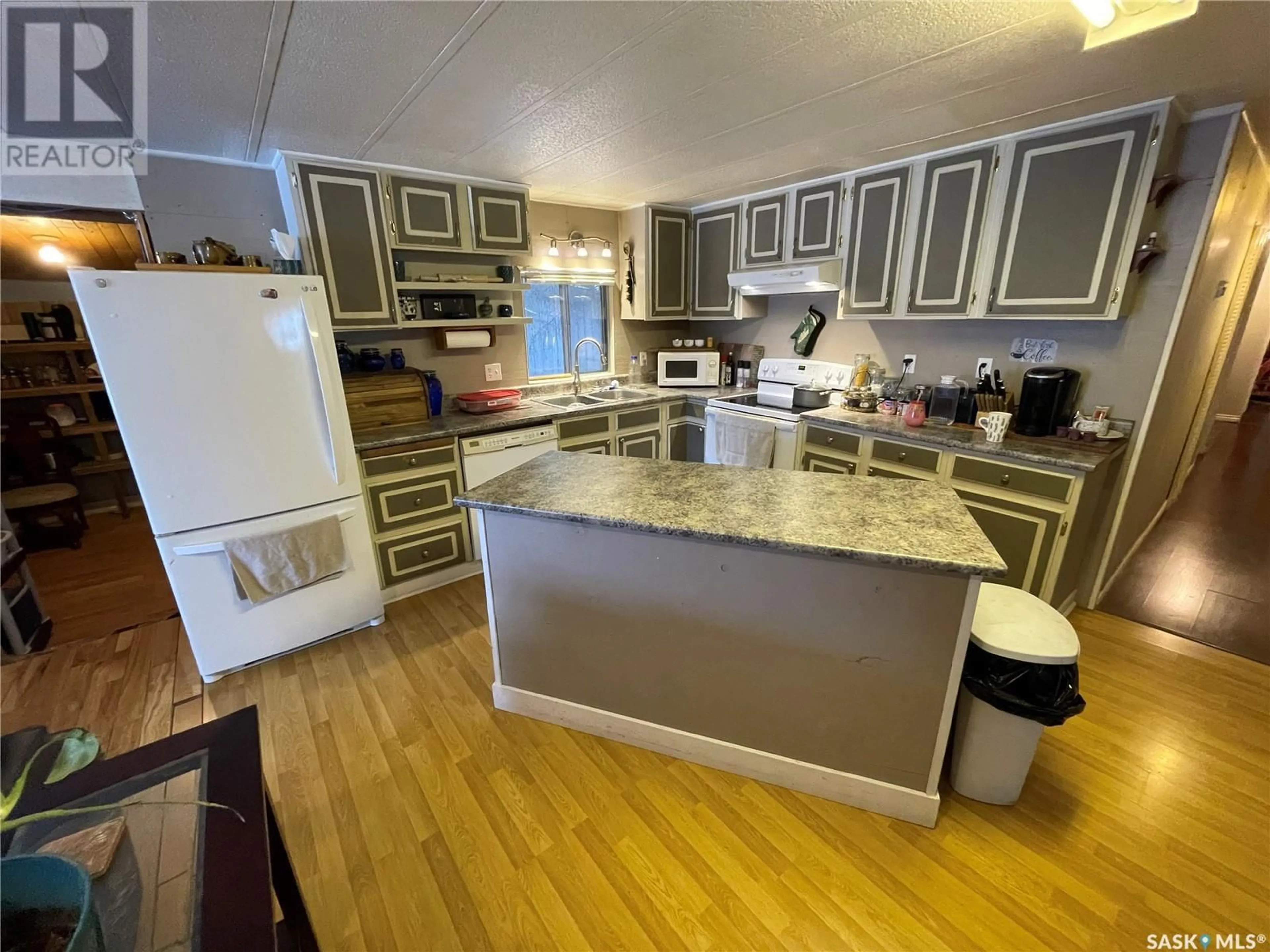 Open concept kitchen, unknown for 201 2nd AVENUE SW, Dorintosh Saskatchewan S0M0T0