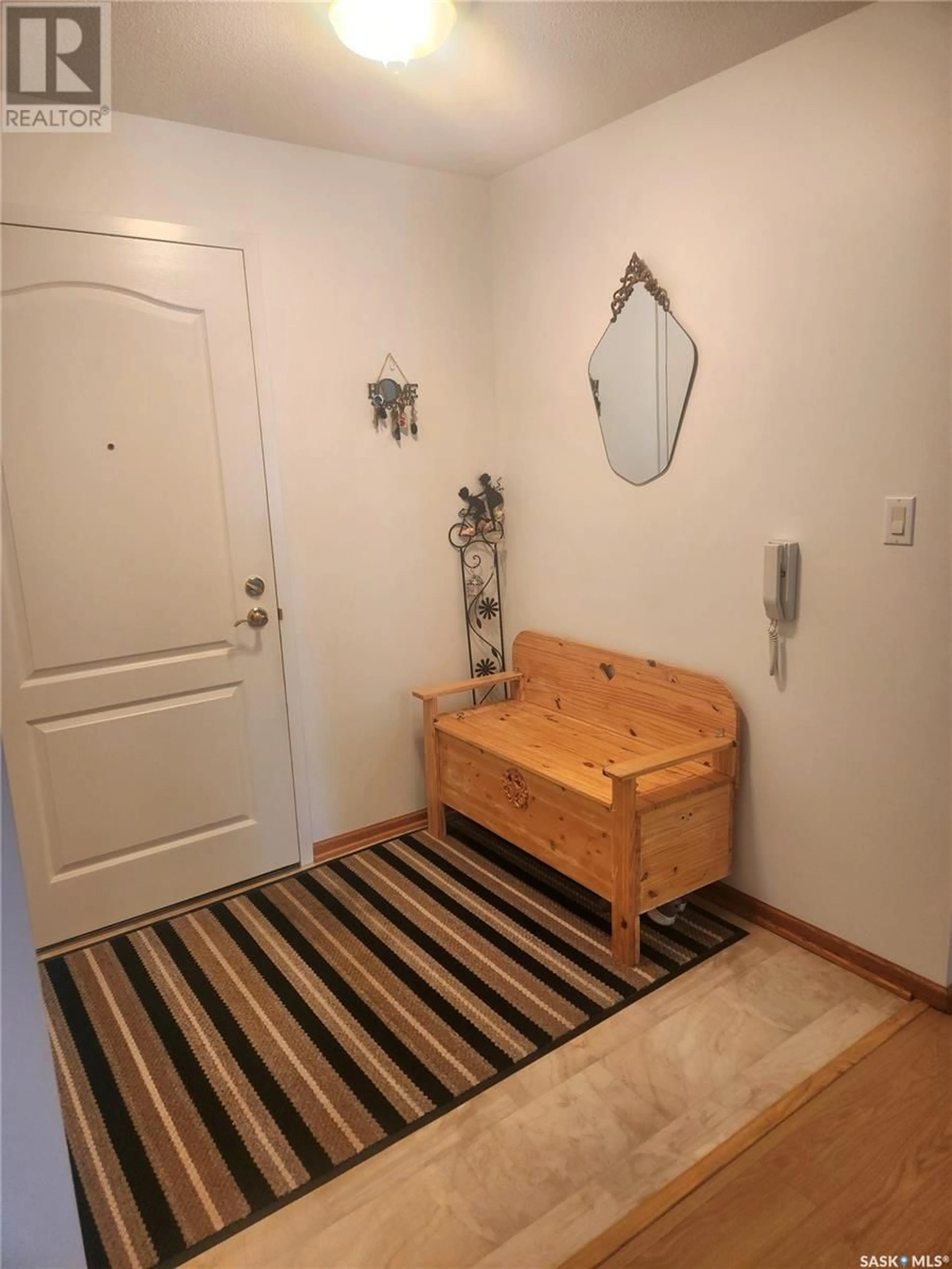 Indoor entryway for 105 240 Athabasca STREET E, Moose Jaw Saskatchewan S6H0L5