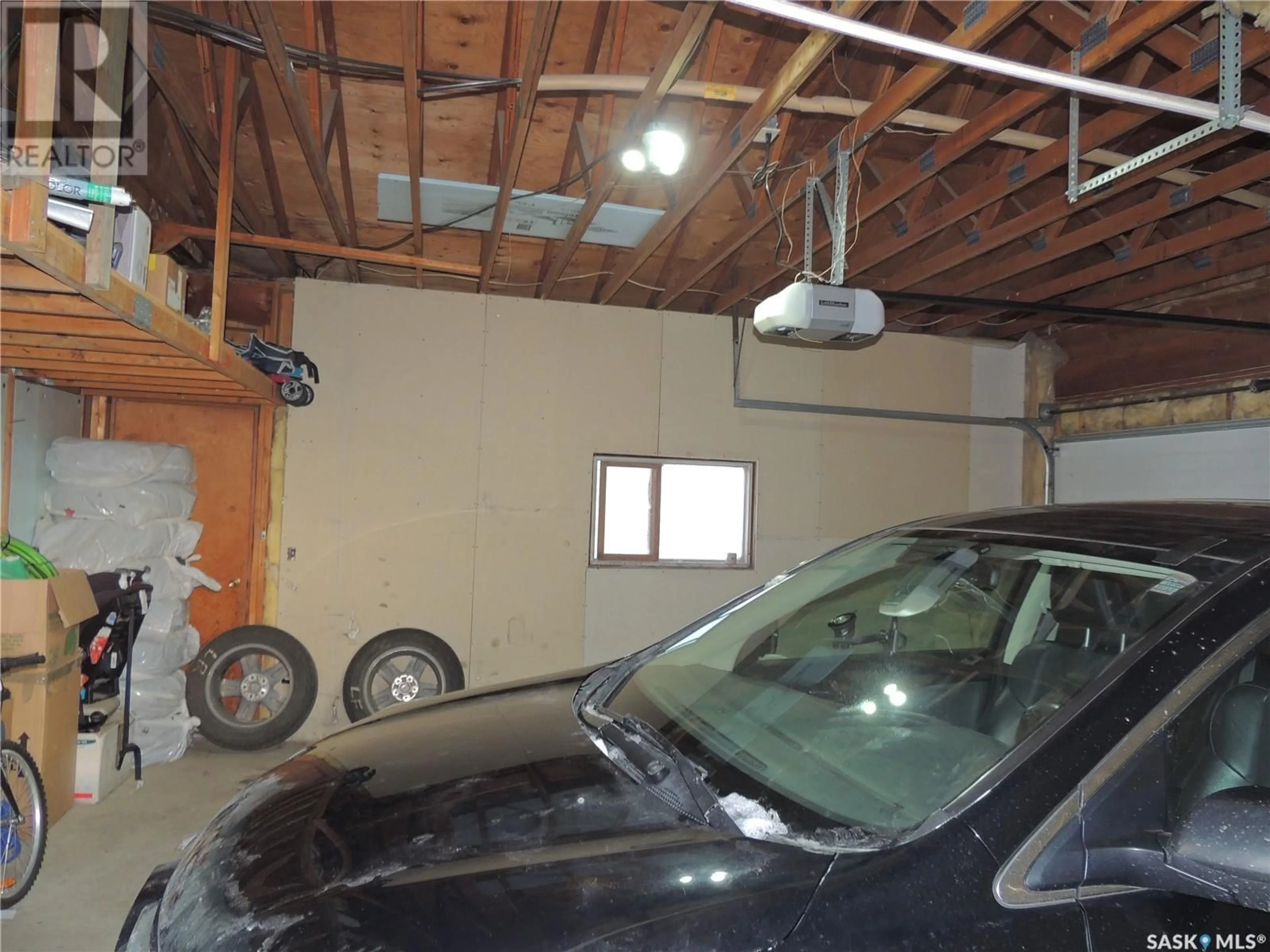 Indoor garage for 421 MAPLE BAY, Estevan Saskatchewan S4A2E6