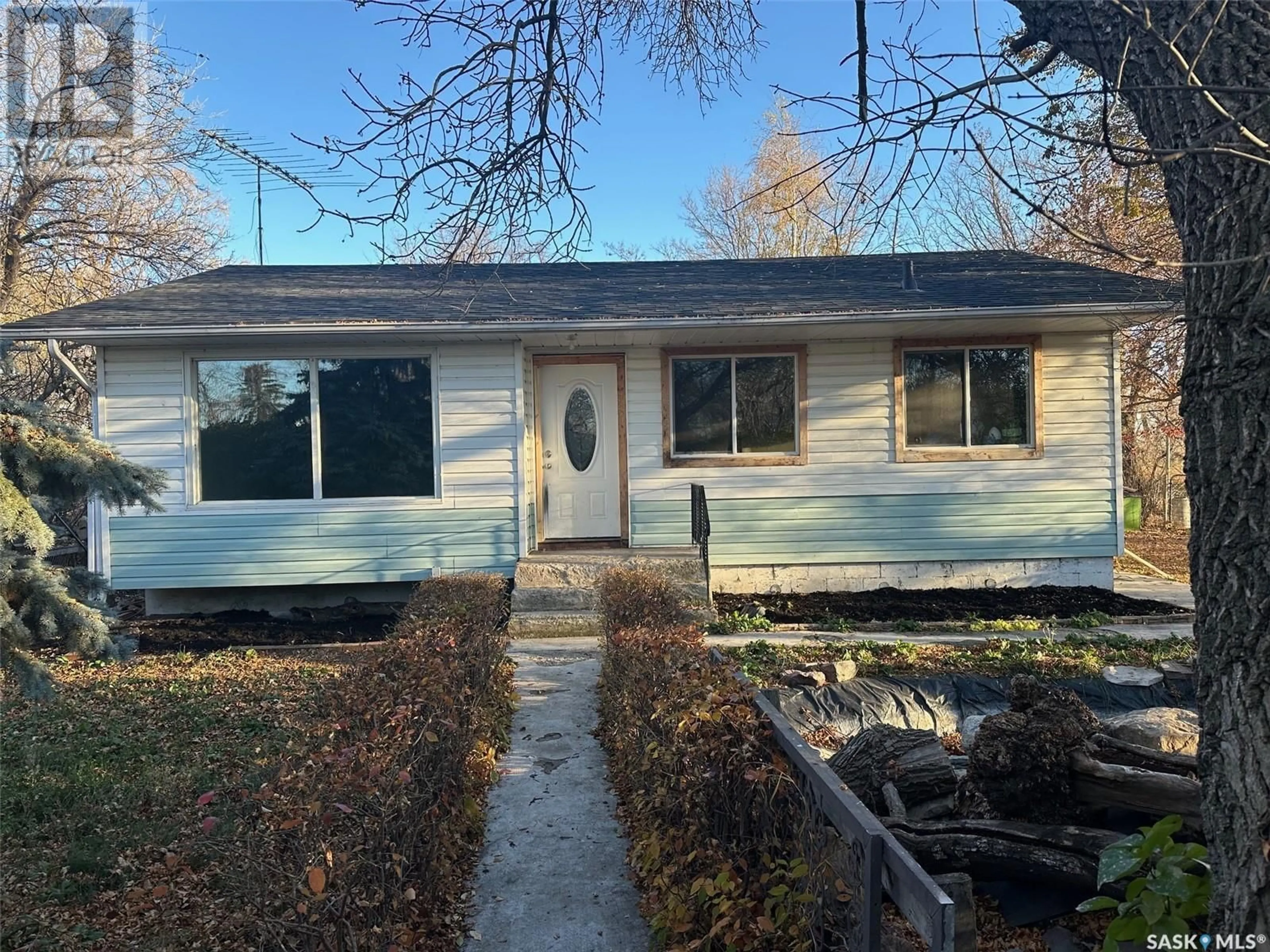 Patio, street for 9 DAY STREET, Tyvan Saskatchewan S0G4X0