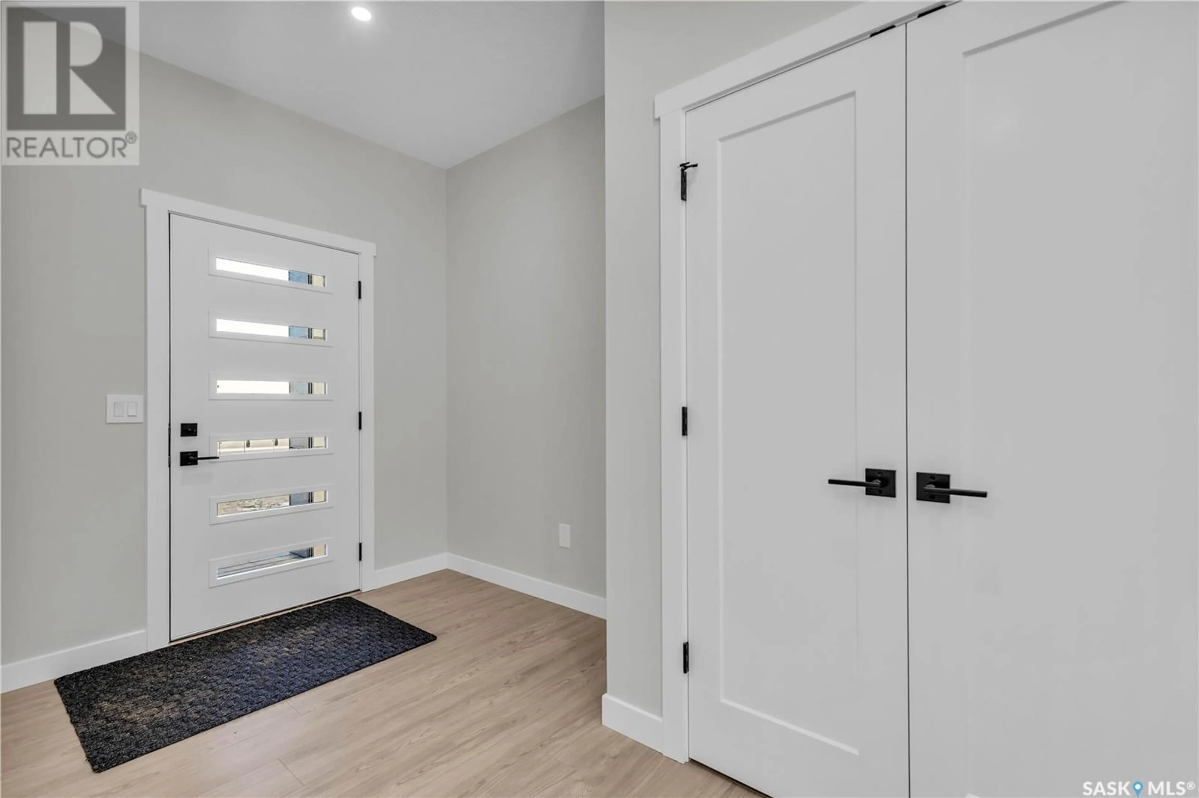 Indoor entryway for 143 LESKIW LANE, Saskatoon Saskatchewan S7V1R5