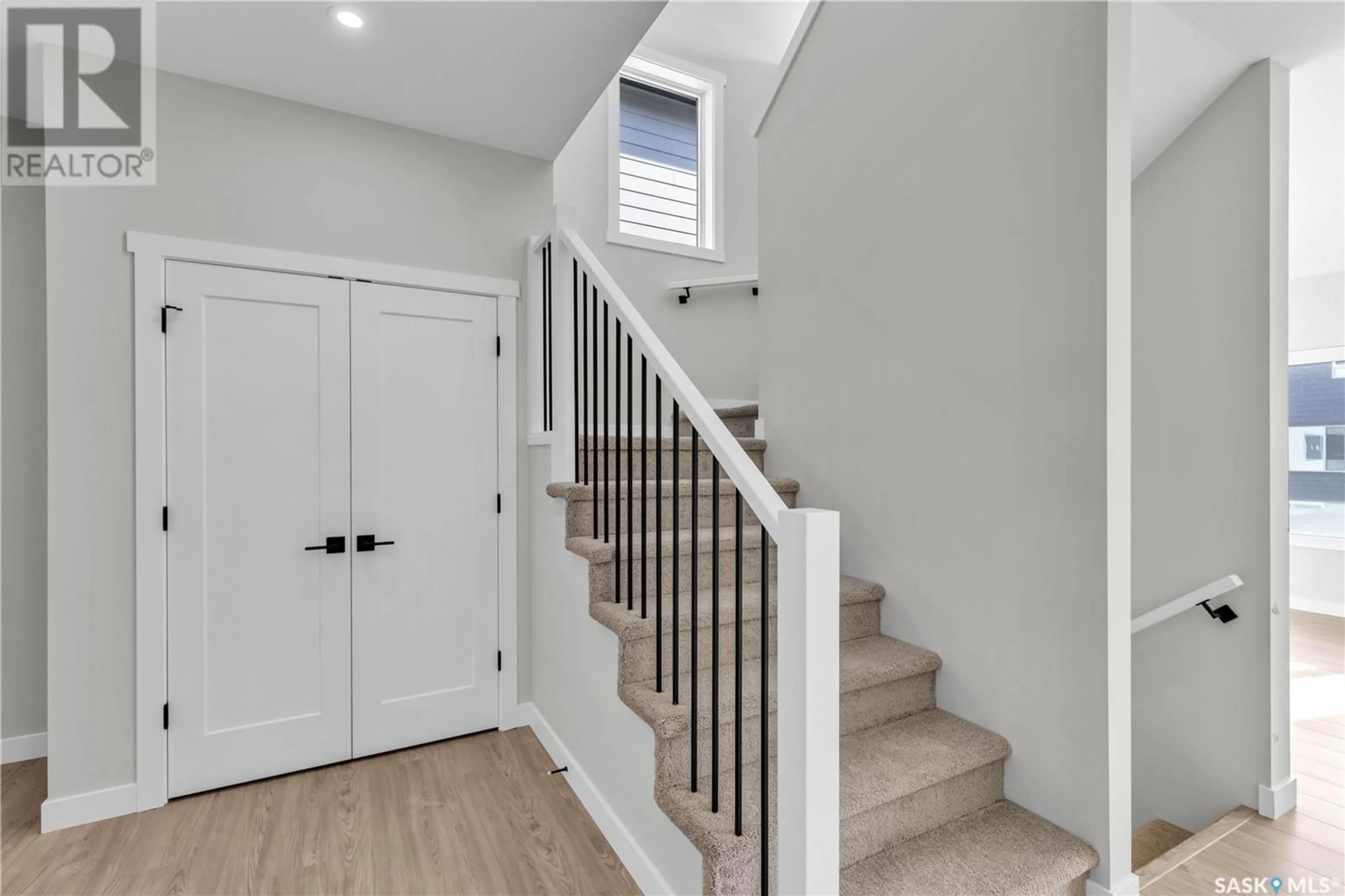 Stairs for 143 LESKIW LANE, Saskatoon Saskatchewan S7V1R5