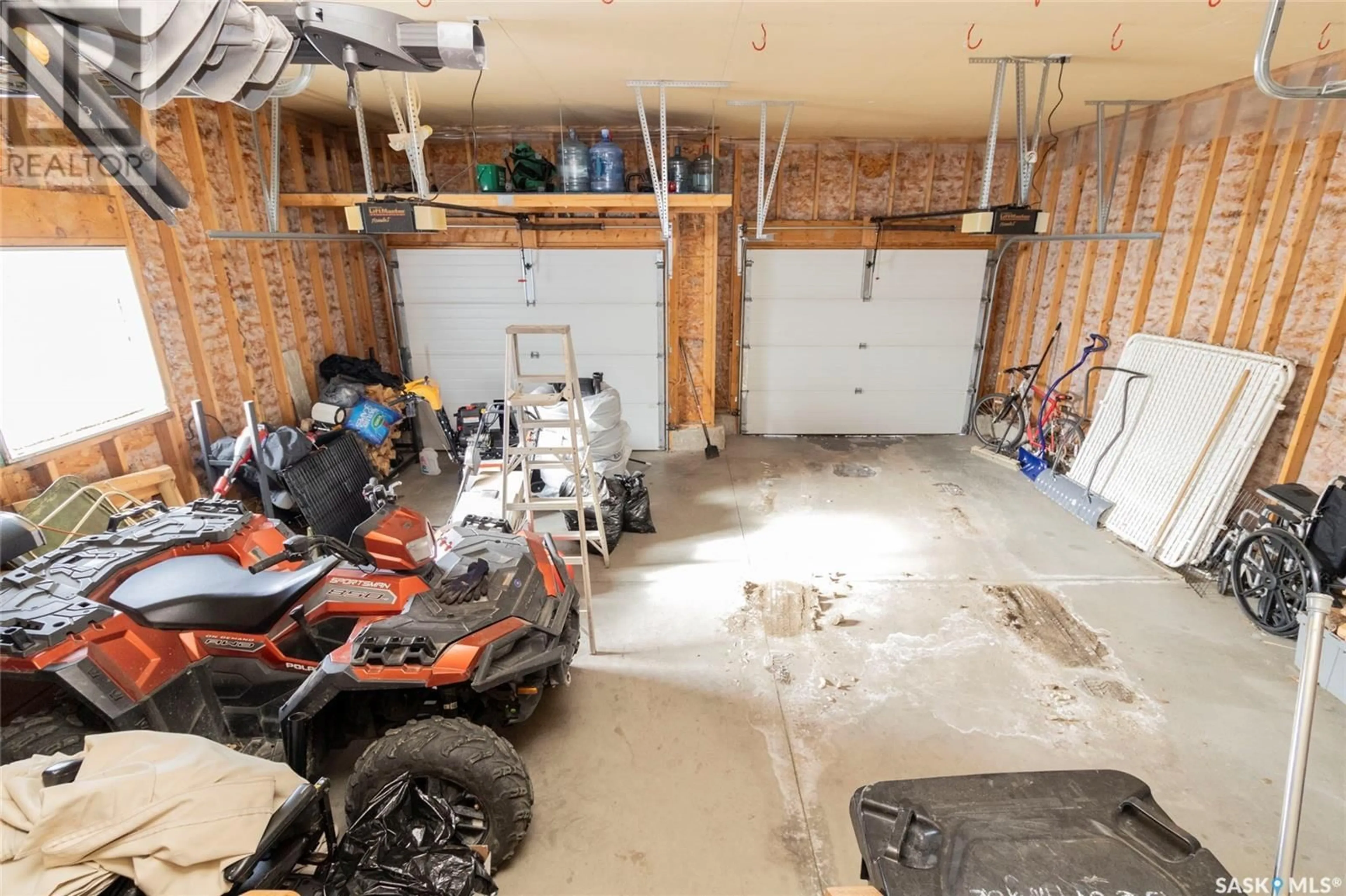 Indoor garage for 223 Beerling CRESCENT, Saskatoon Saskatchewan S7S1K4