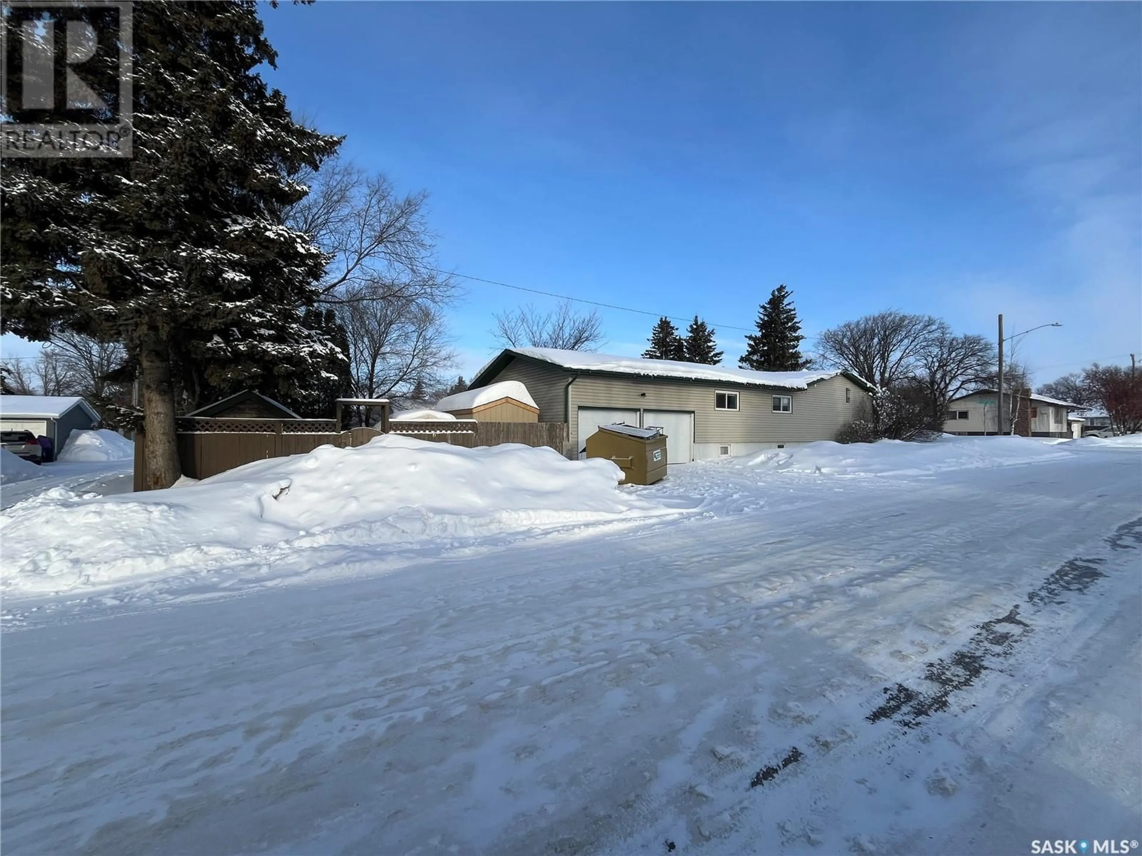 A pic from outside/outdoor area/front of a property/back of a property/a pic from drone, street for 519 Macleod AVENUE E, Melfort Saskatchewan S0E1A0