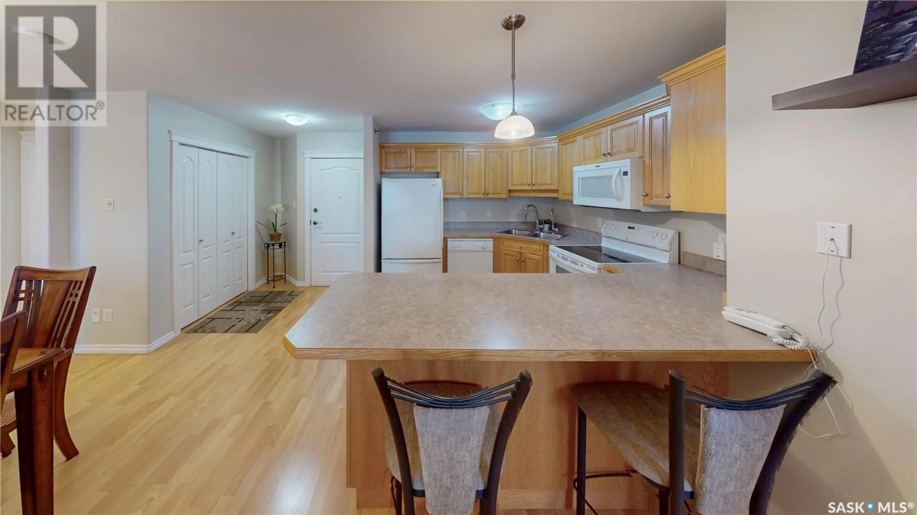 Standard kitchen, wood/laminate floor for 408 2909 Arens ROAD E, Regina Saskatchewan S4V3A8