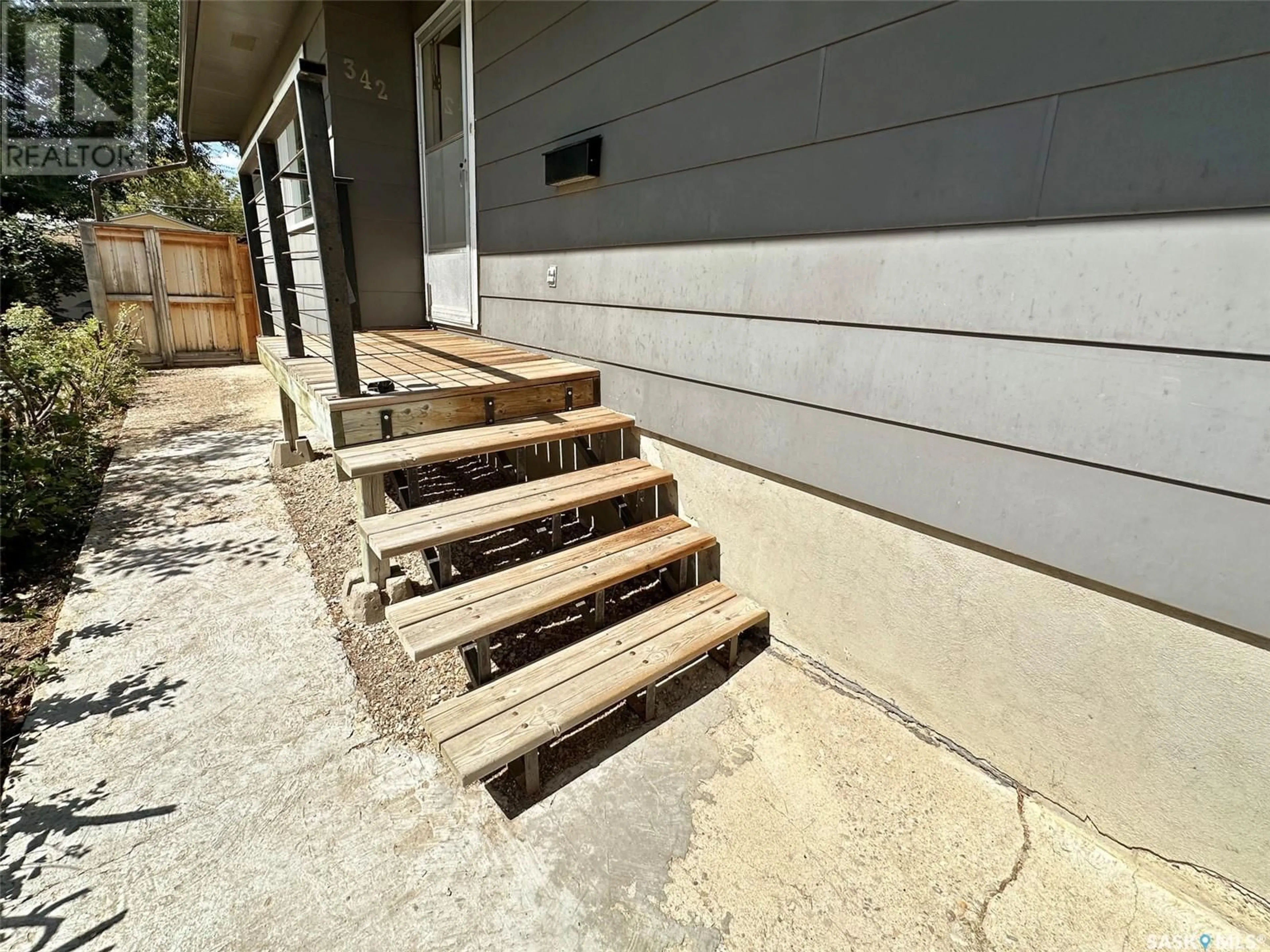 Stairs for 342 7th AVENUE SE, Swift Current Saskatchewan S9H3P7