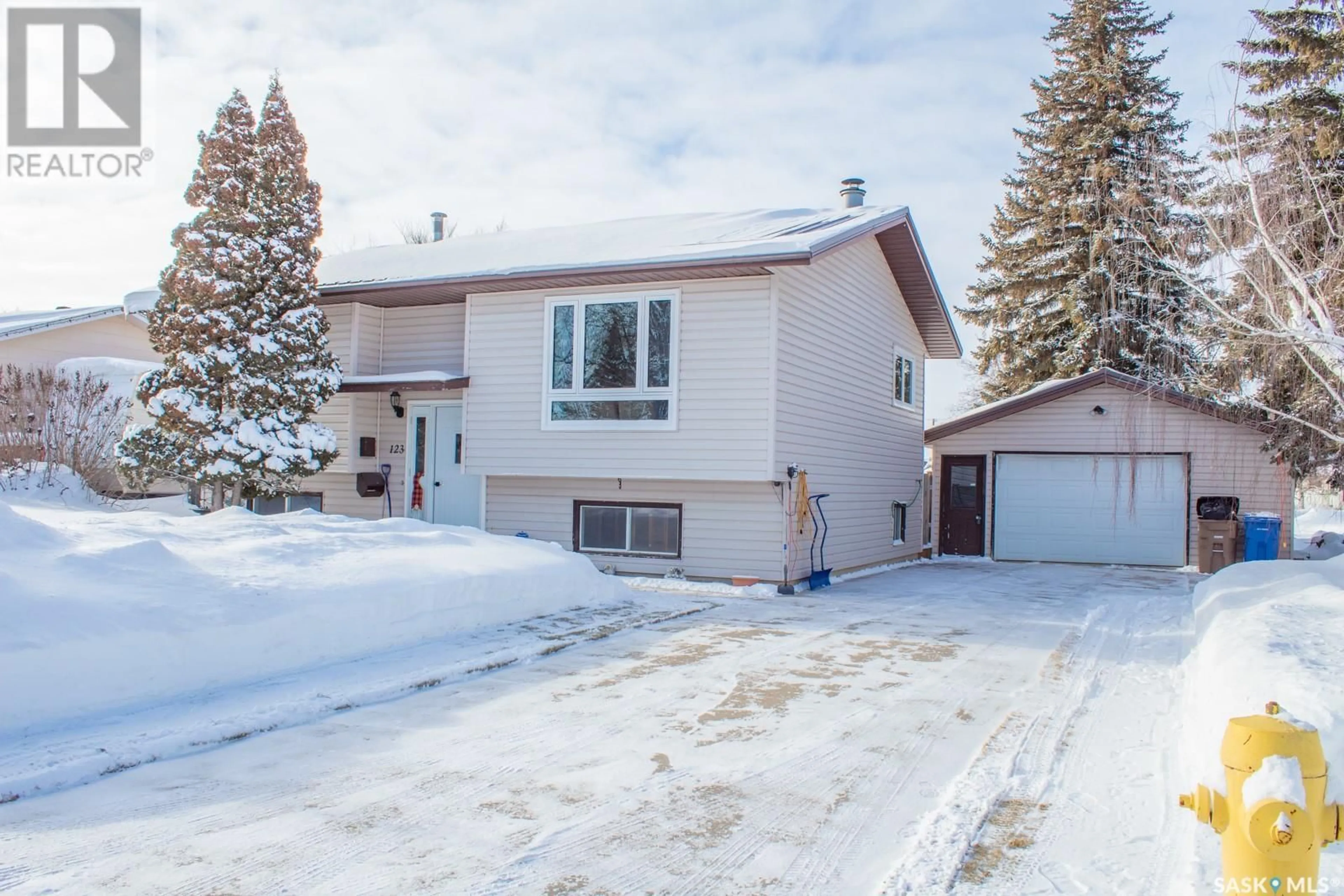 A pic from outside/outdoor area/front of a property/back of a property/a pic from drone, street for 123 Kennedy DRIVE, Melfort Saskatchewan S0E1A0