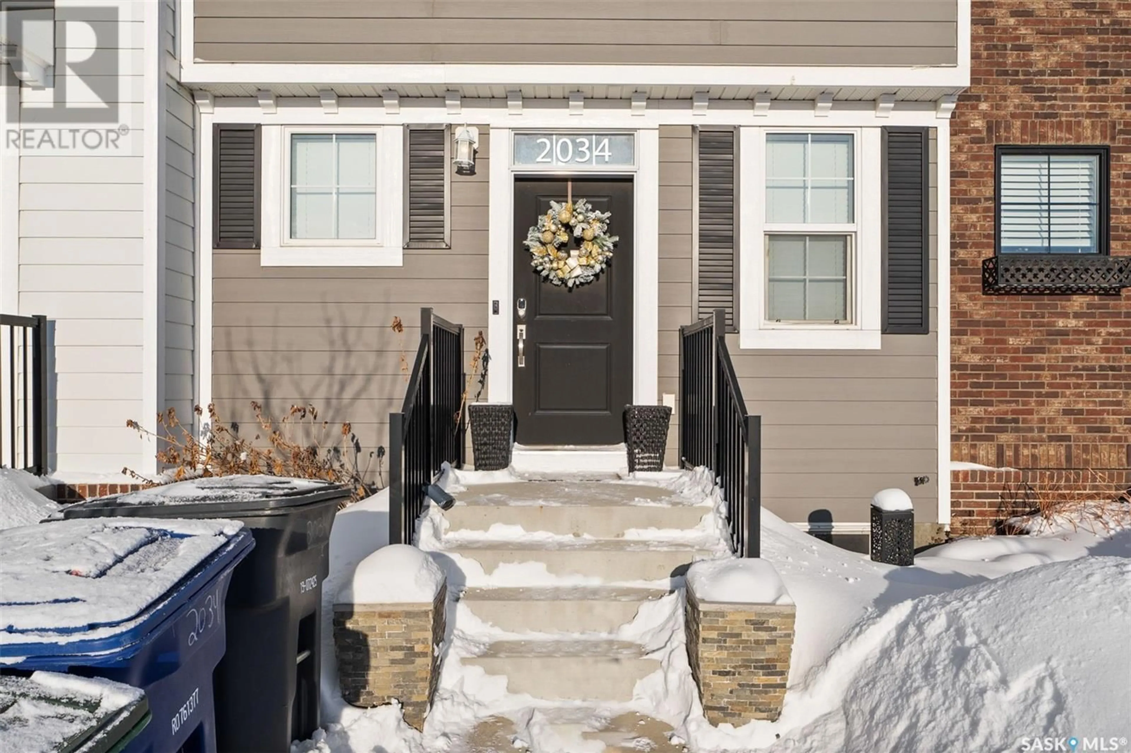 Indoor entryway for 2034 Brighton COMMON, Saskatoon Saskatchewan S7V0N9