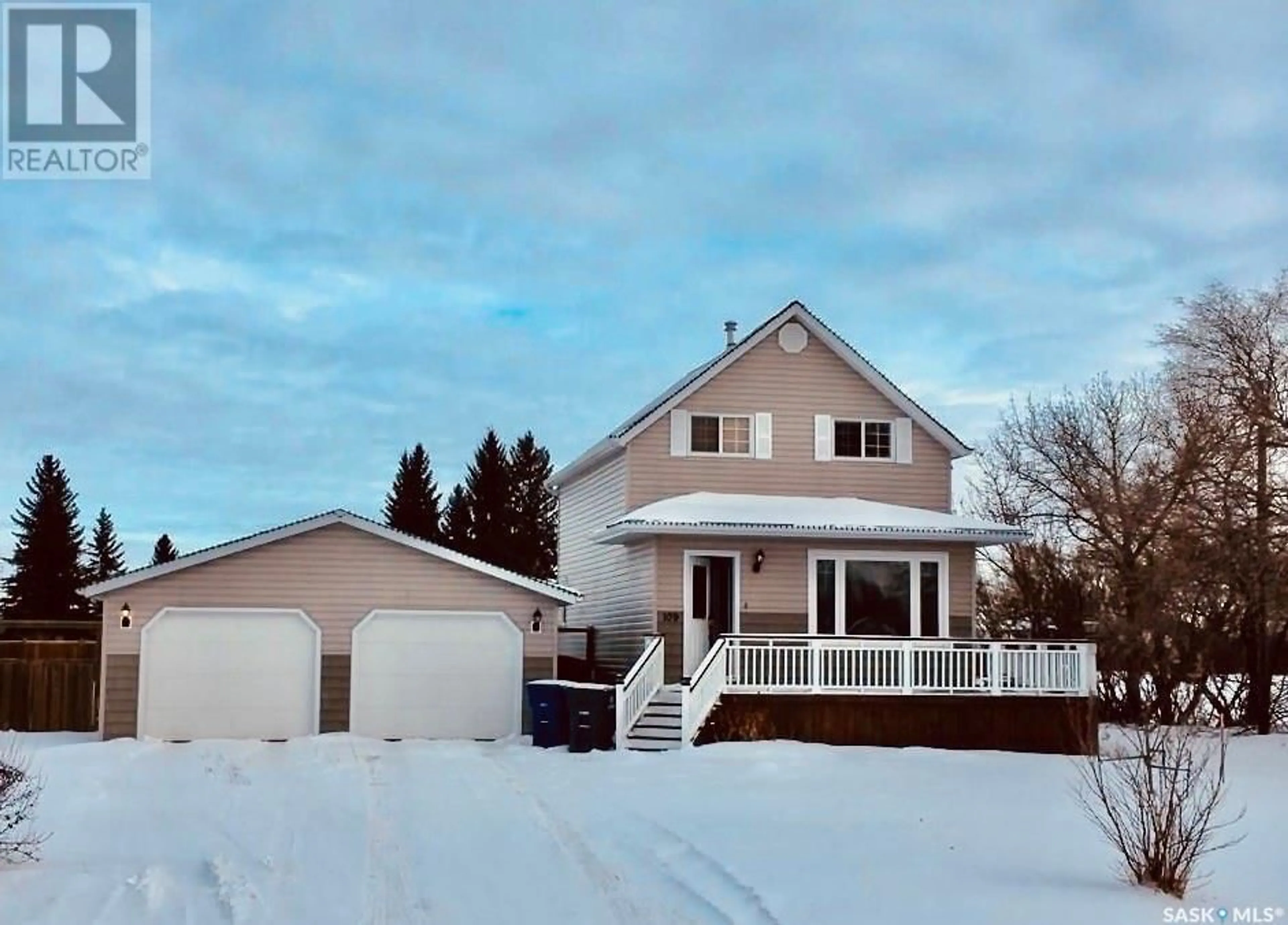 Home with vinyl exterior material, street for 109 Railway AVENUE, Dundurn Saskatchewan S0K1K0