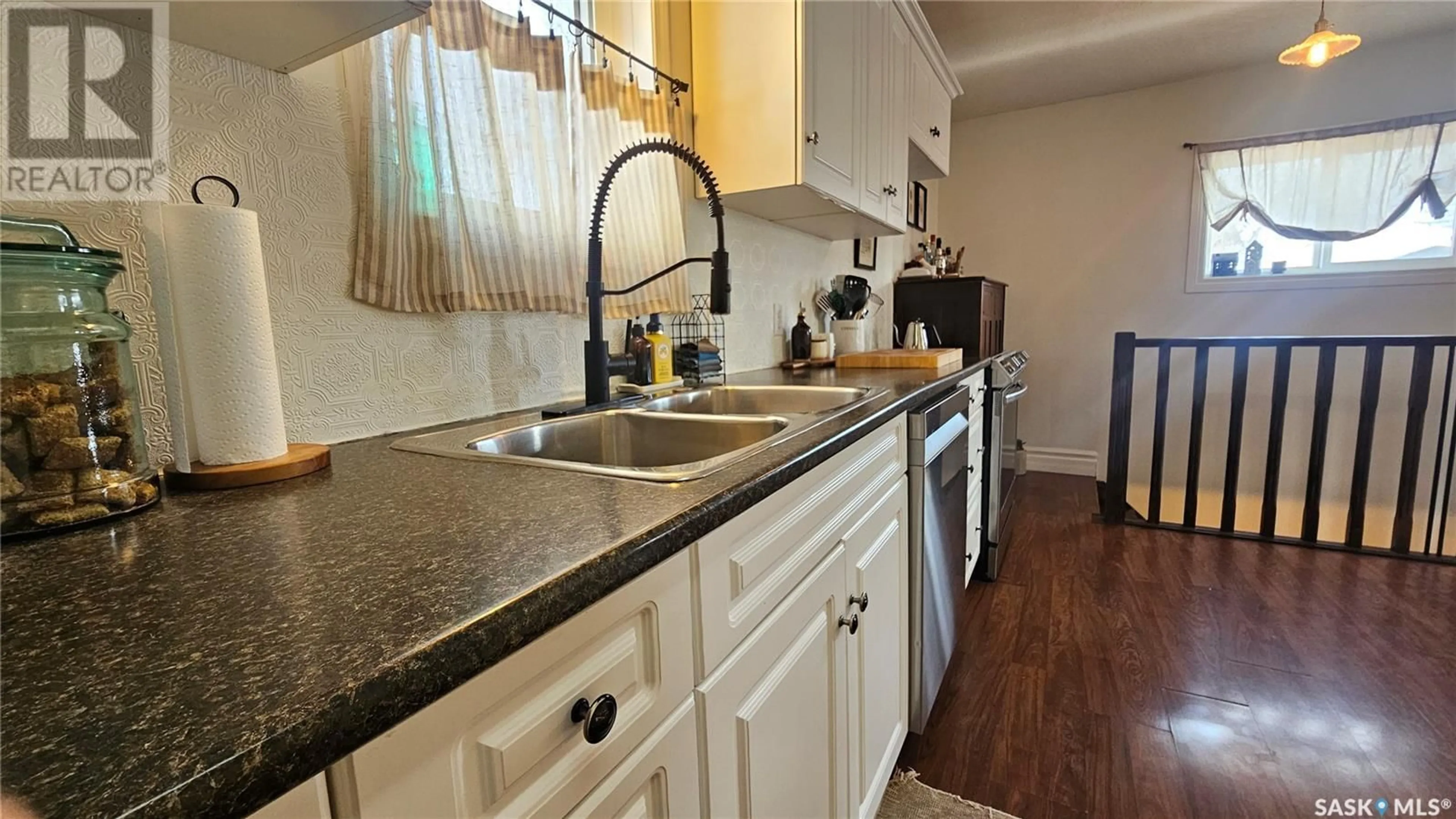 Standard kitchen, ceramic/tile floor for 467 1st AVENUE NE, Swift Current Saskatchewan S9H2B5