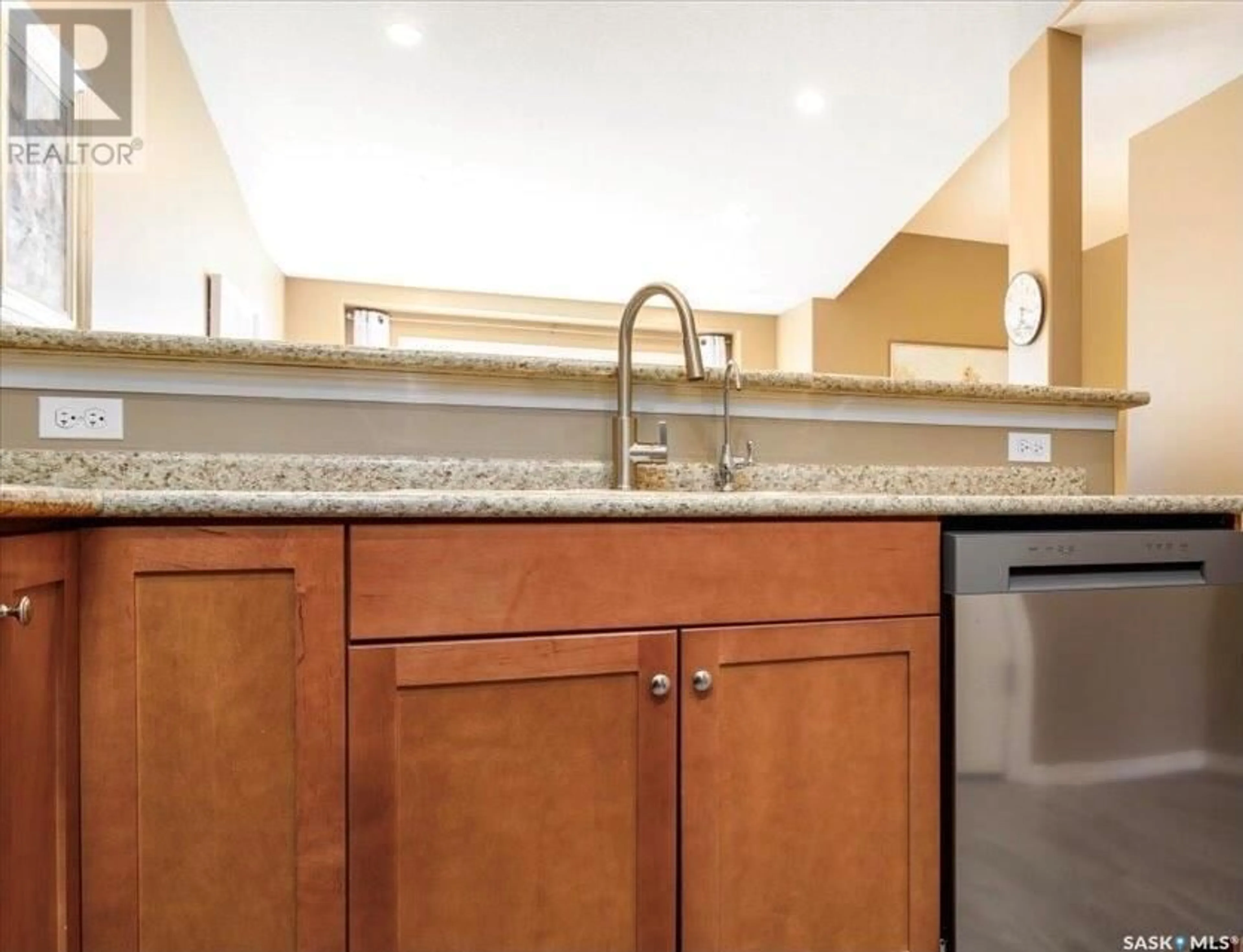 Standard kitchen, ceramic/tile floor for 37 2751 Windsor Park ROAD, Regina Saskatchewan S4V1H1