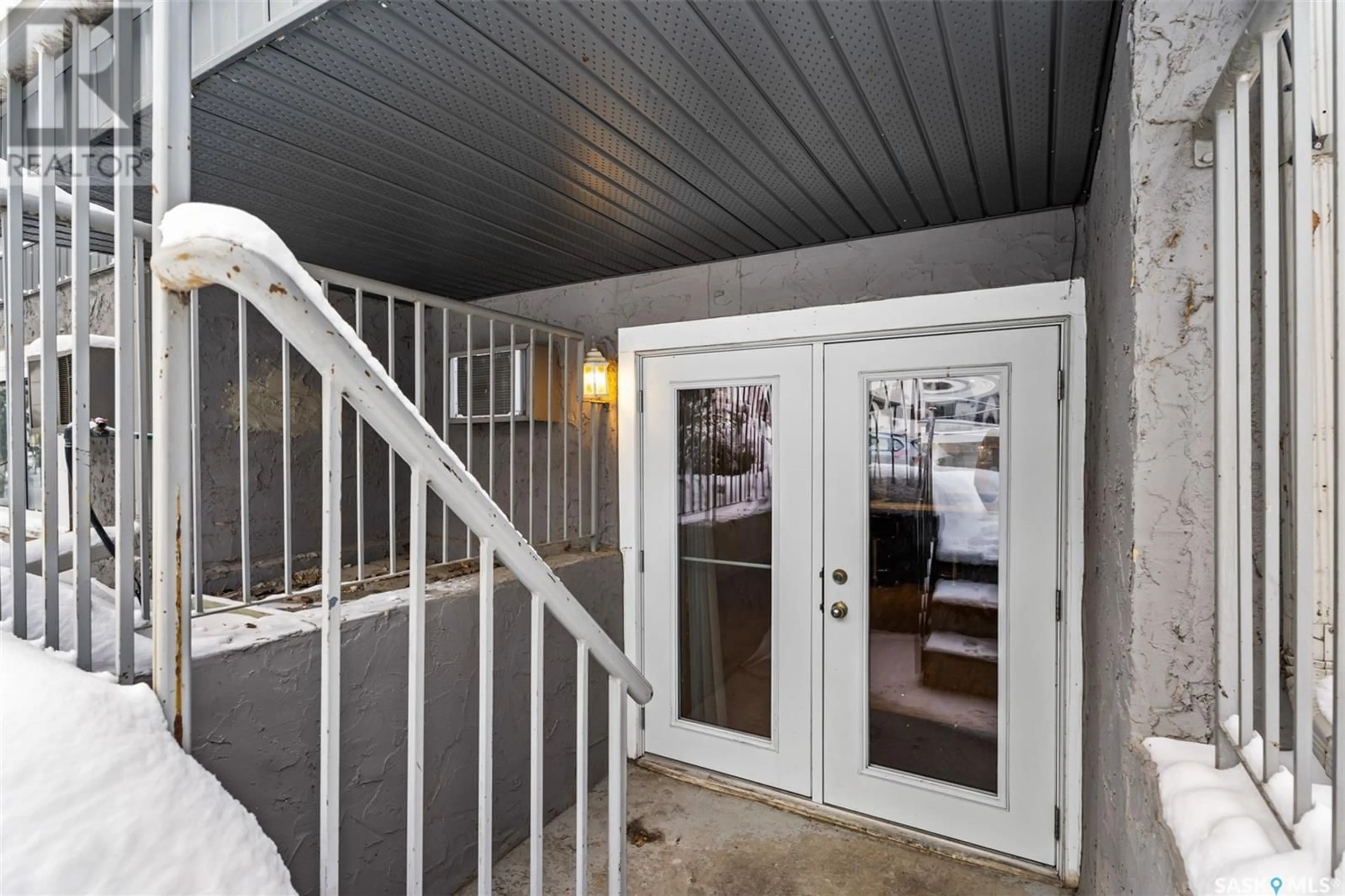 Indoor entryway for 101 431 4TH AVENUE N, Saskatoon Saskatchewan S7K2M4