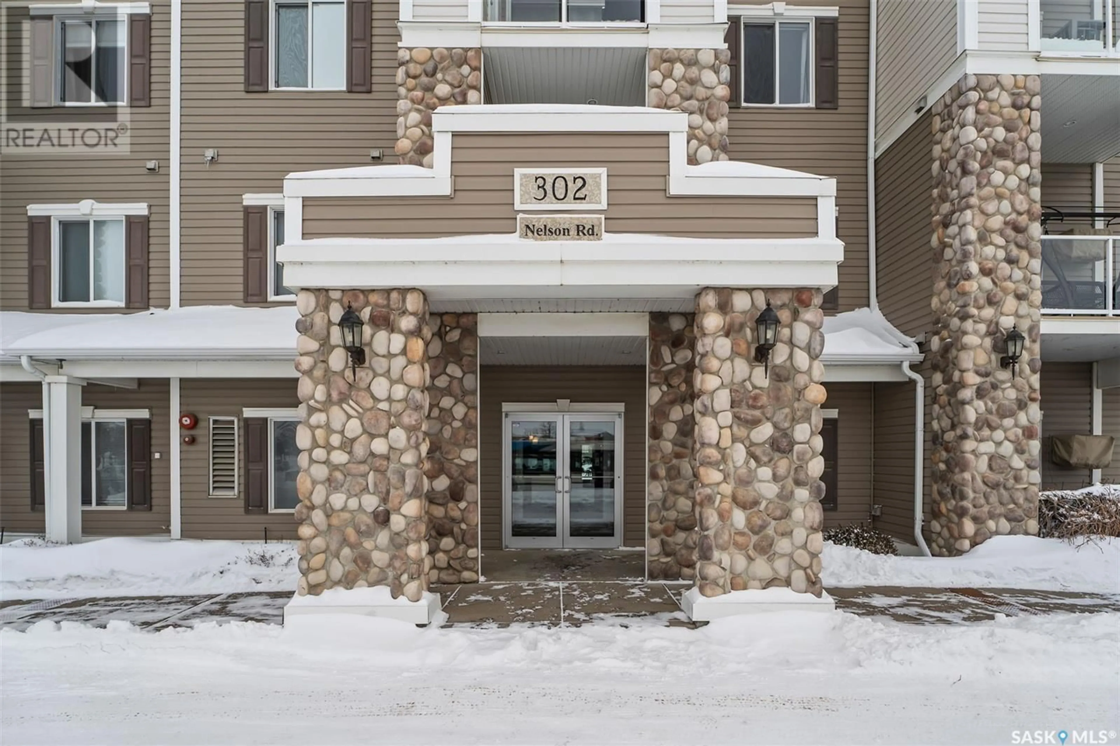 Indoor foyer for 311 302 Nelson ROAD, Saskatoon Saskatchewan S7S1N9