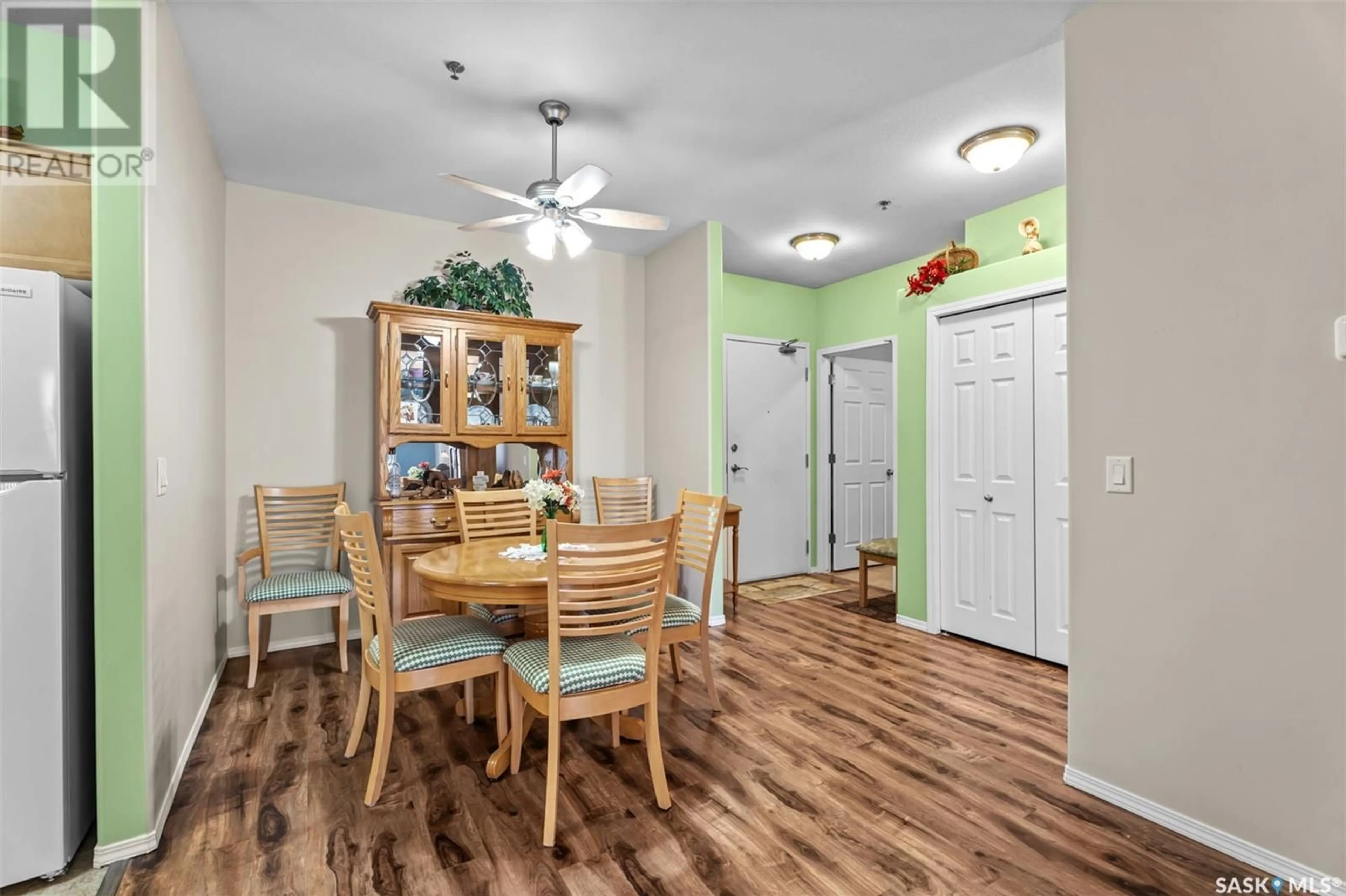 Dining room, wood/laminate floor for 311 302 Nelson ROAD, Saskatoon Saskatchewan S7S1N9