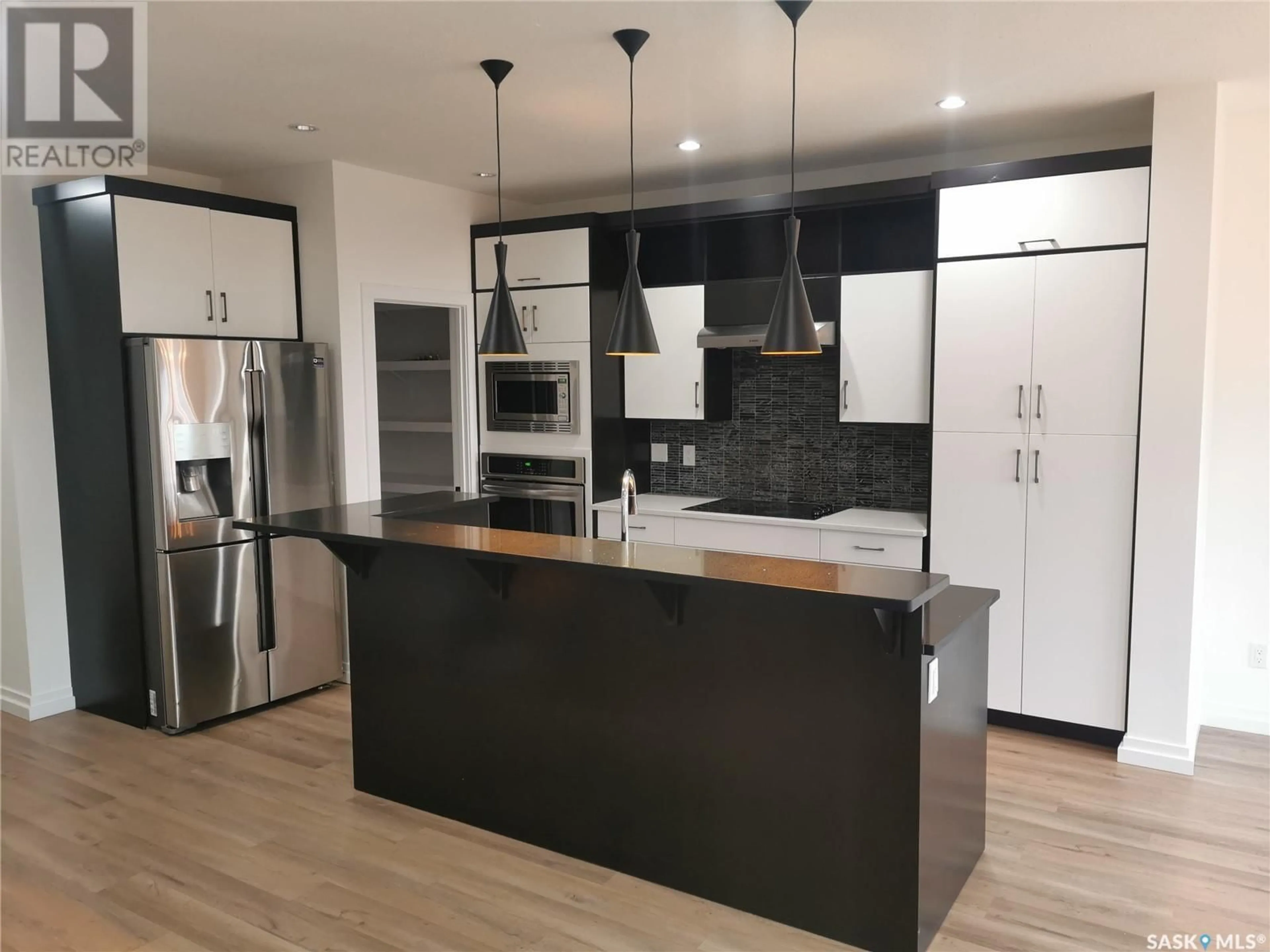 Open concept kitchen, wood/laminate floor for 686 Fast CRESCENT, Saskatoon Saskatchewan S7W0X1