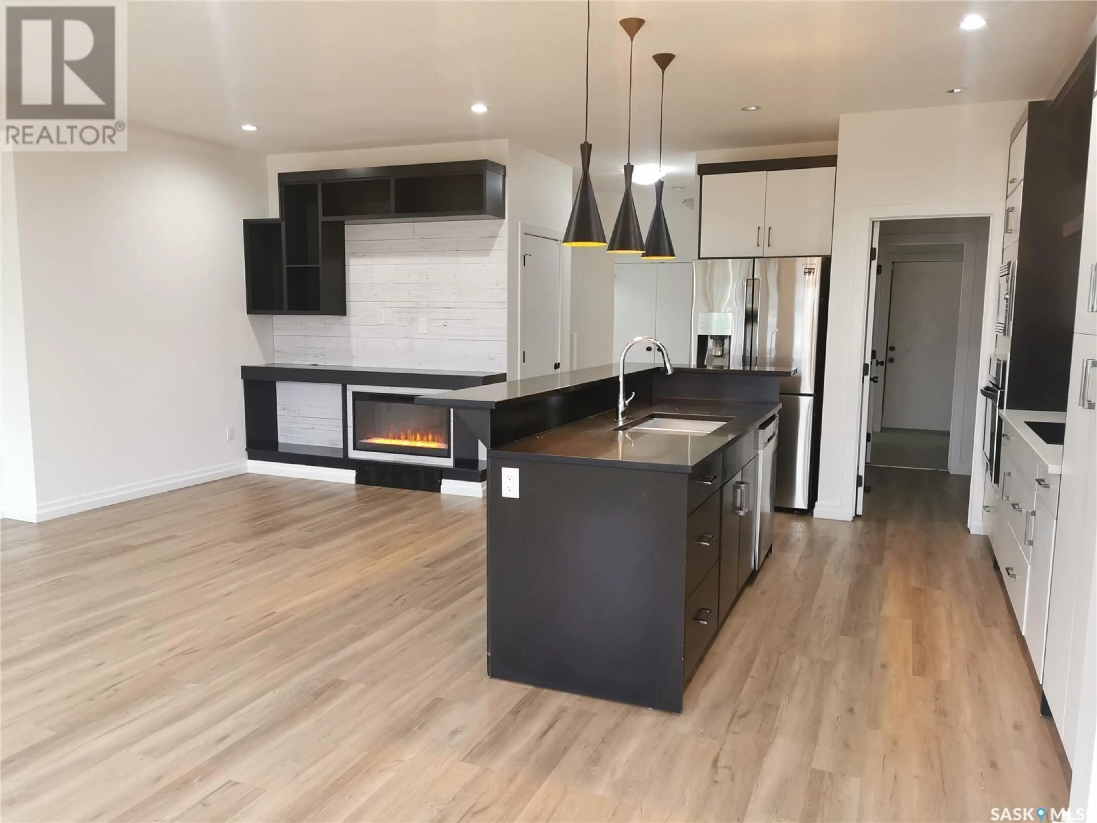 Open concept kitchen, unknown for 686 Fast CRESCENT, Saskatoon Saskatchewan S7W0X1