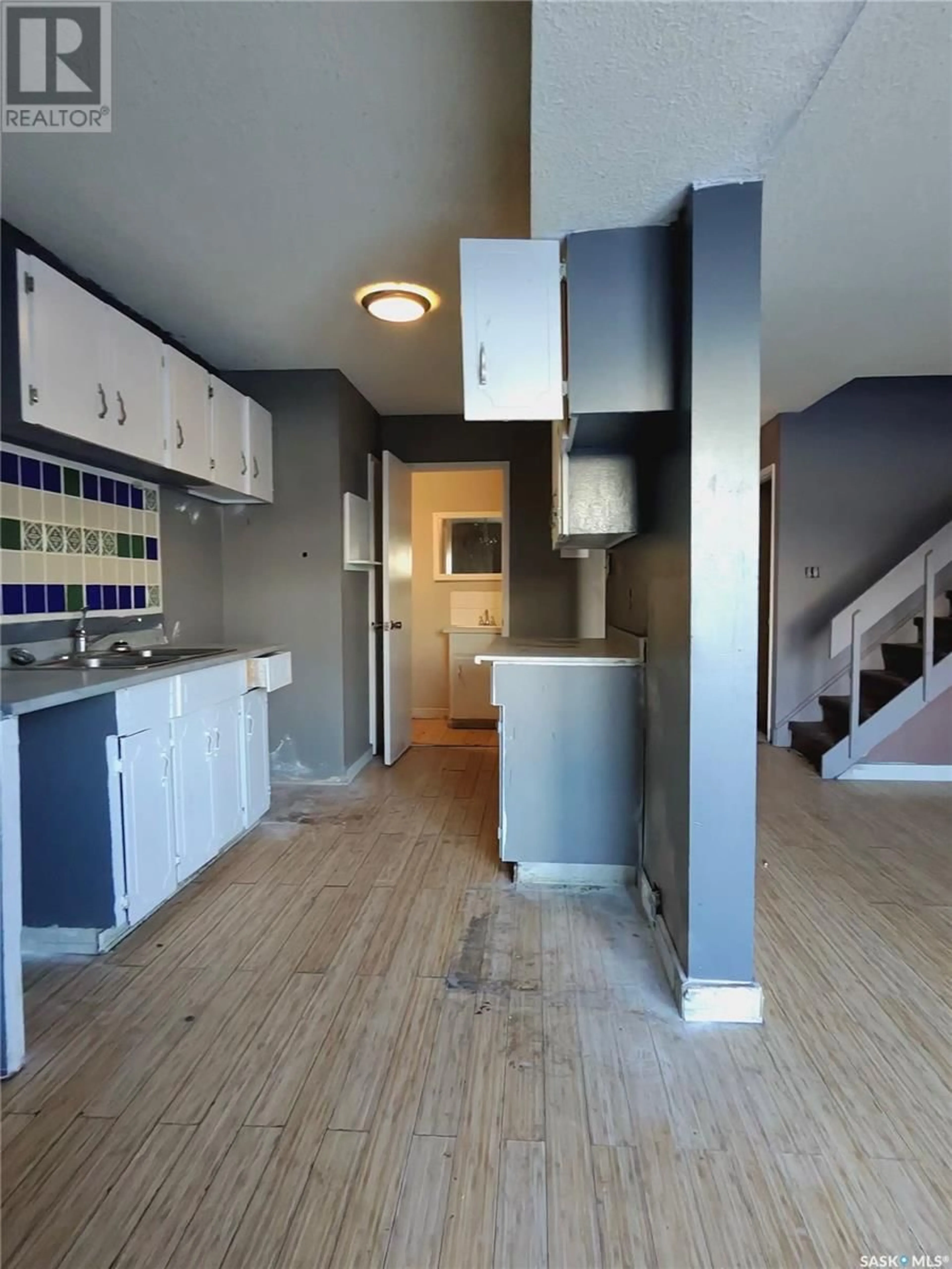 Open concept kitchen, unknown for D 4208 Castle ROAD, Regina Saskatchewan S4S4W1