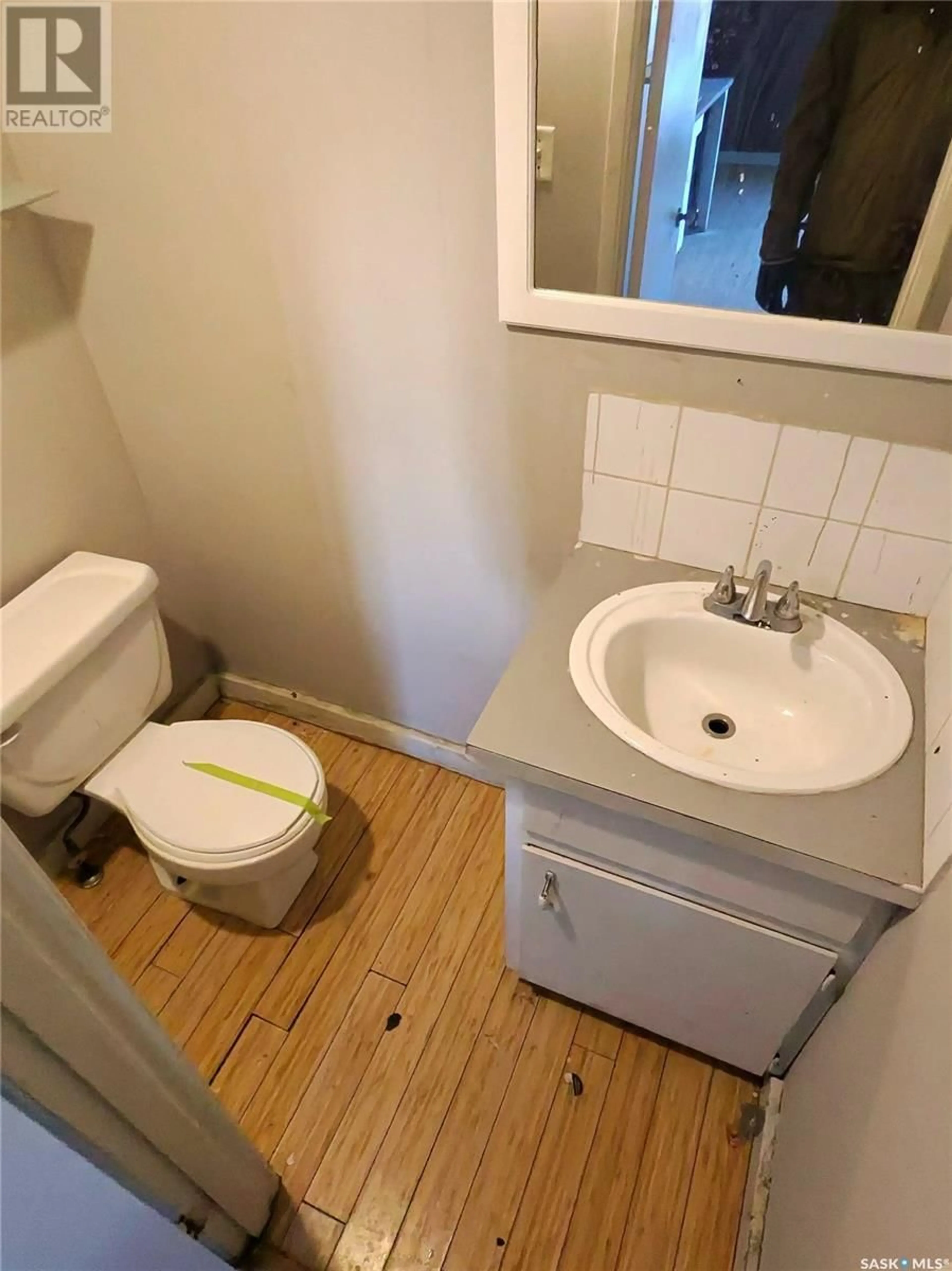 Standard bathroom, floor is not visible for D 4208 Castle ROAD, Regina Saskatchewan S4S4W1