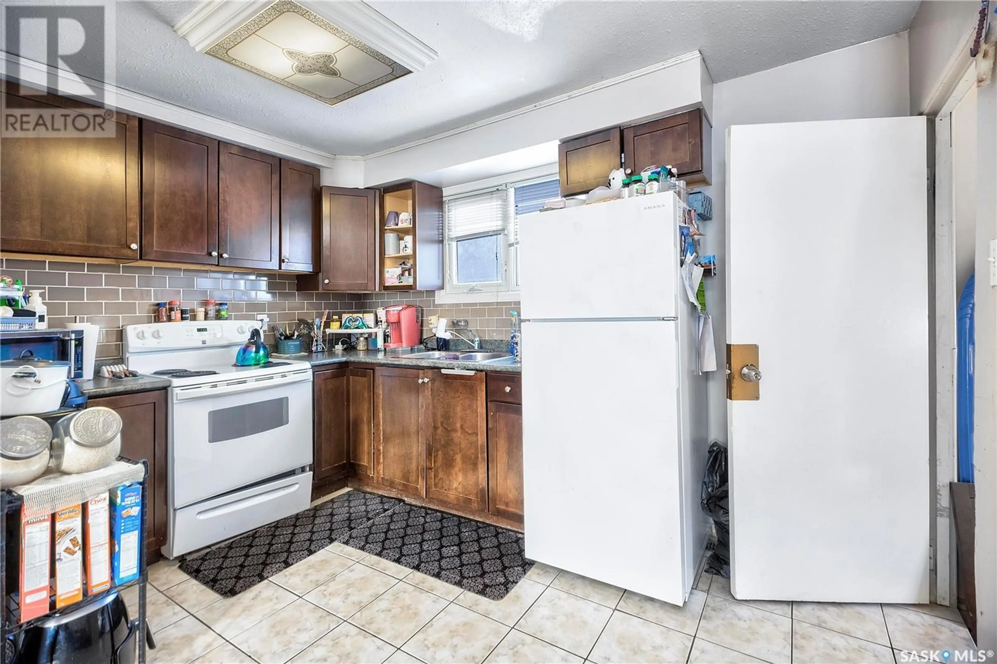 Standard kitchen, unknown for 472 19TH STREET, Prince Albert Saskatchewan S6V1P9
