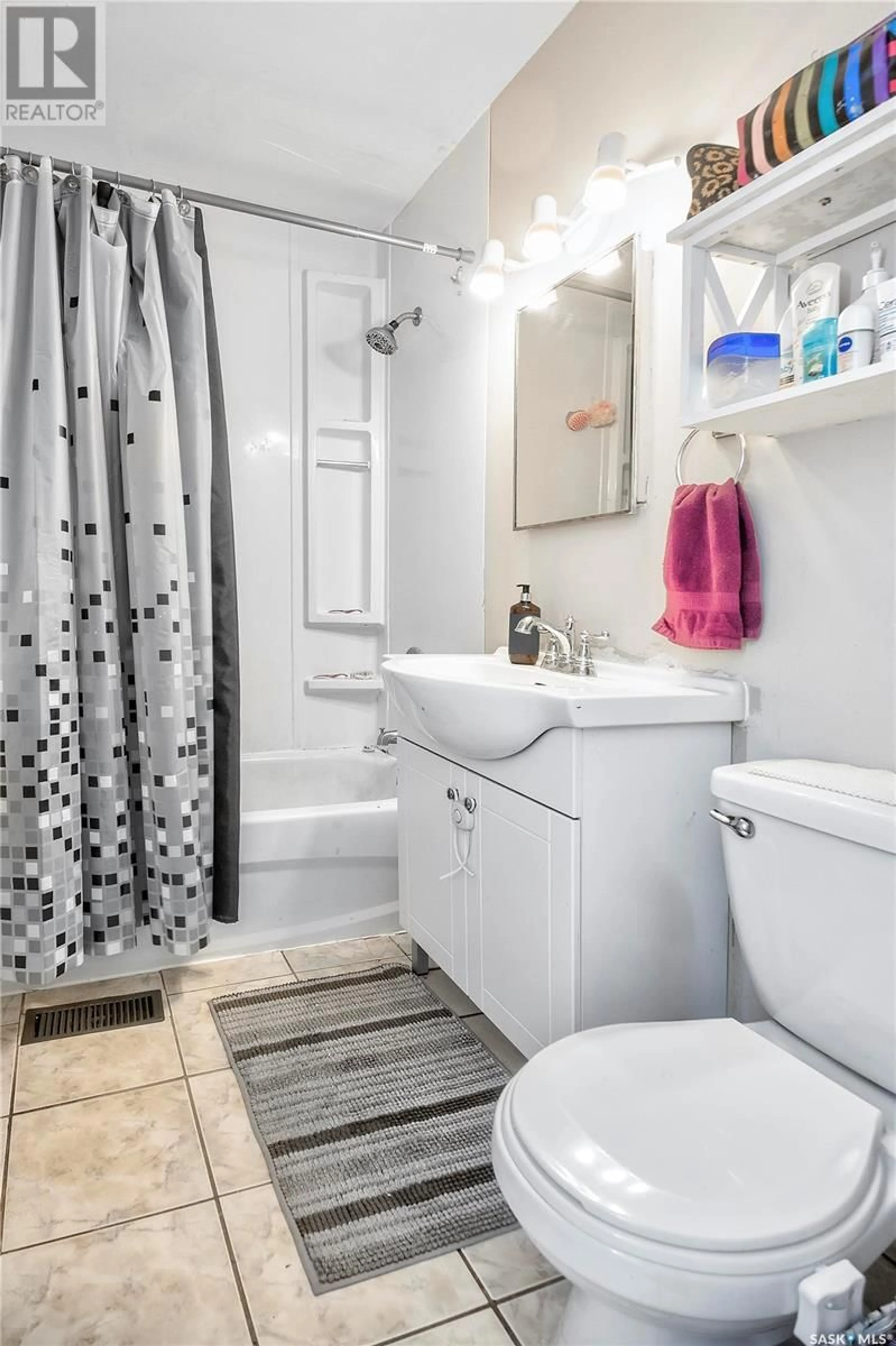 Standard bathroom, unknown for 472 19TH STREET, Prince Albert Saskatchewan S6V1P9