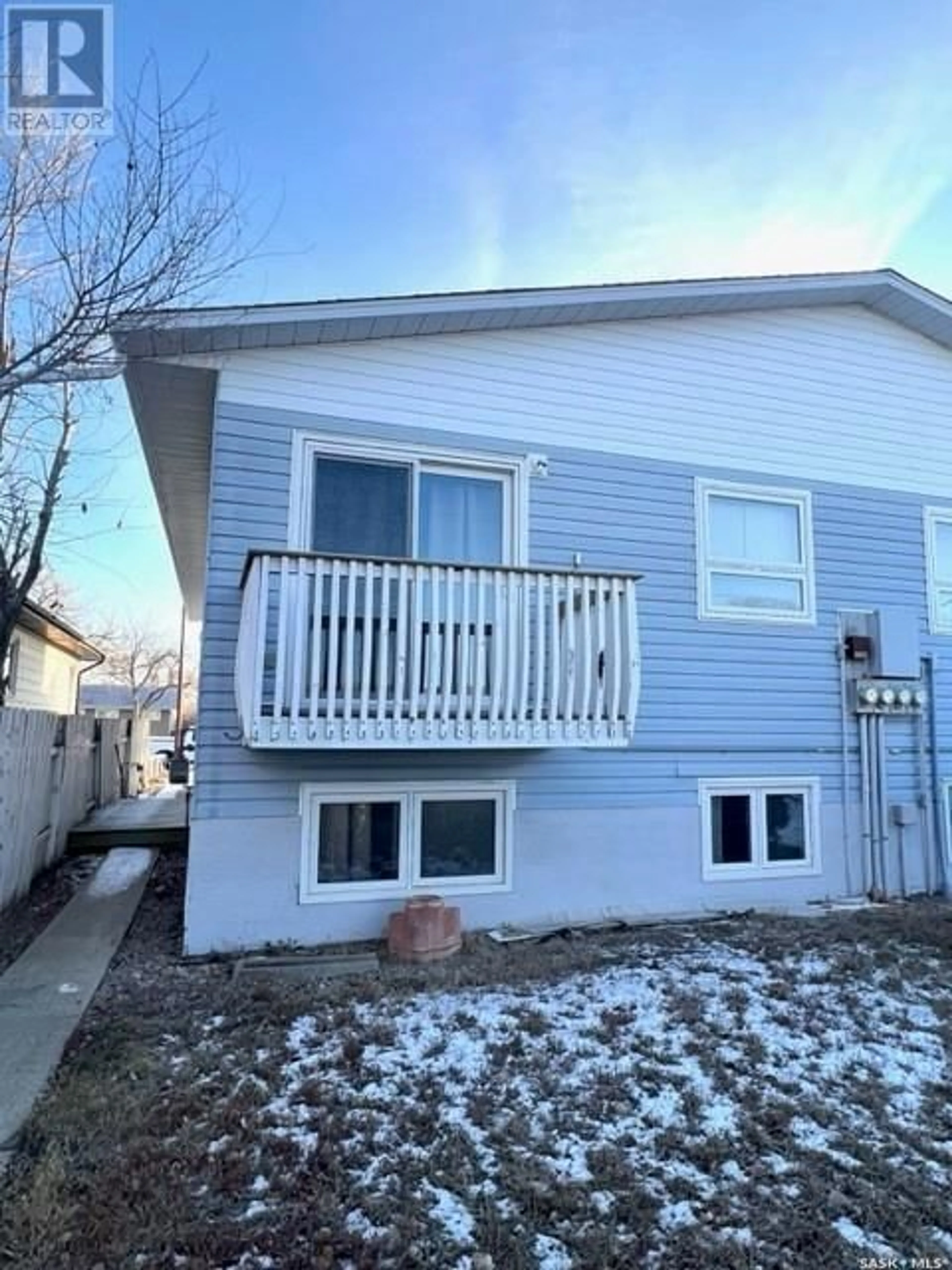 Home with vinyl exterior material, street for 2 34 Central AVENUE S, Swift Current Saskatchewan S9H3E6