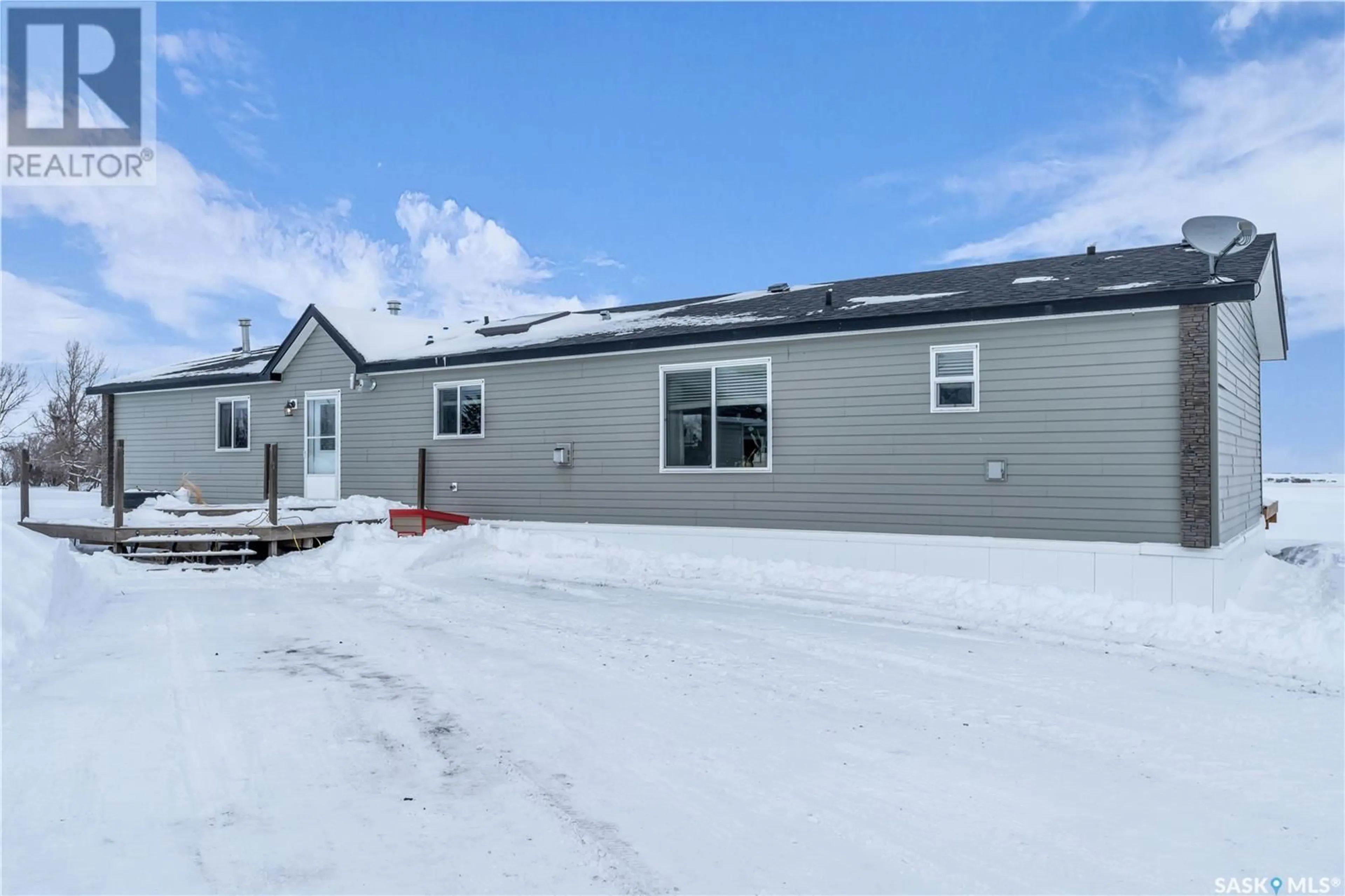 Home with vinyl exterior material, unknown for RM of Gravelbourg Acreage, Gravelbourg Saskatchewan S0H1X0