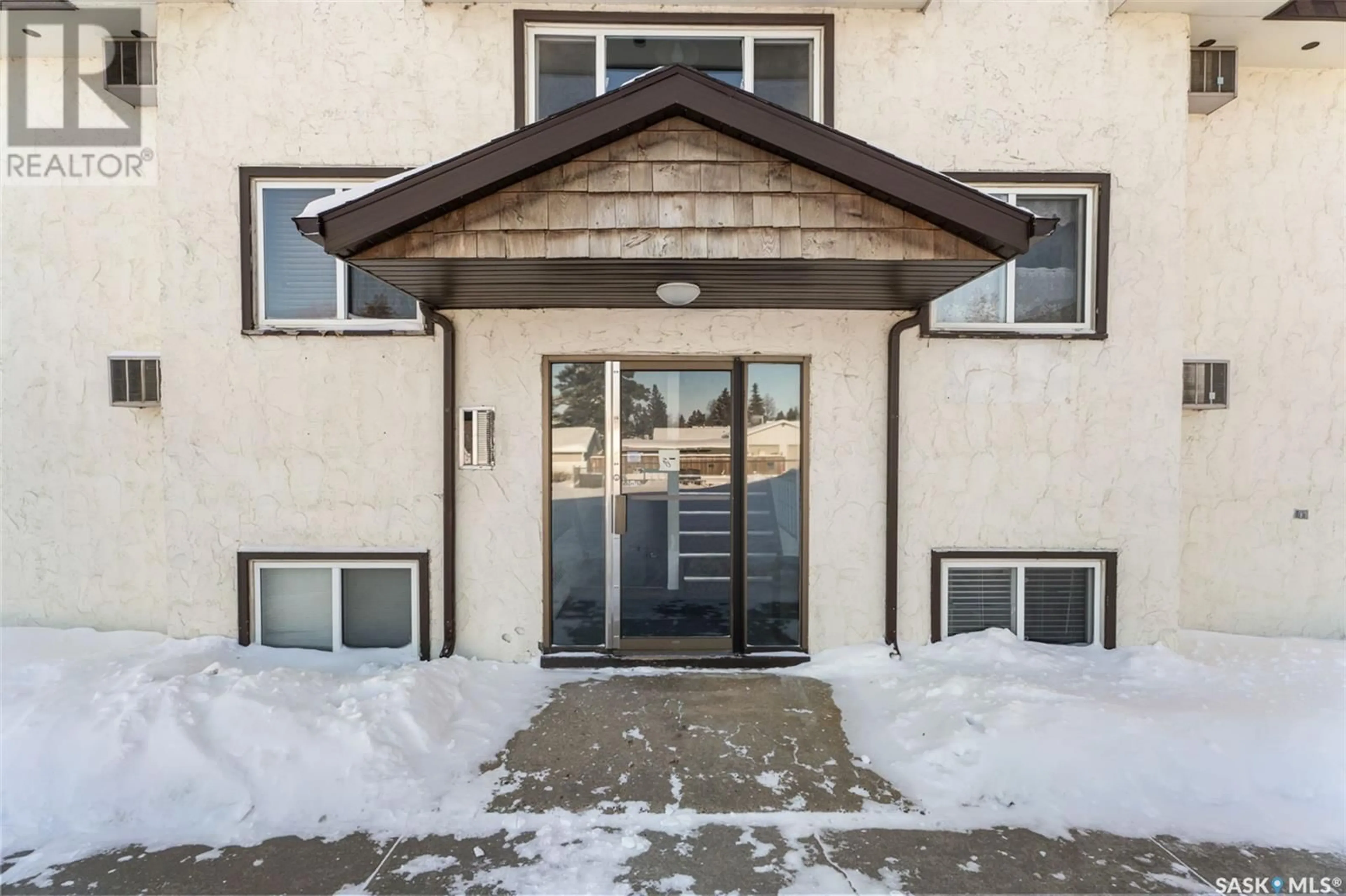 Indoor entryway for 20 3825 Luther PLACE, Saskatoon Saskatchewan S7H4B1