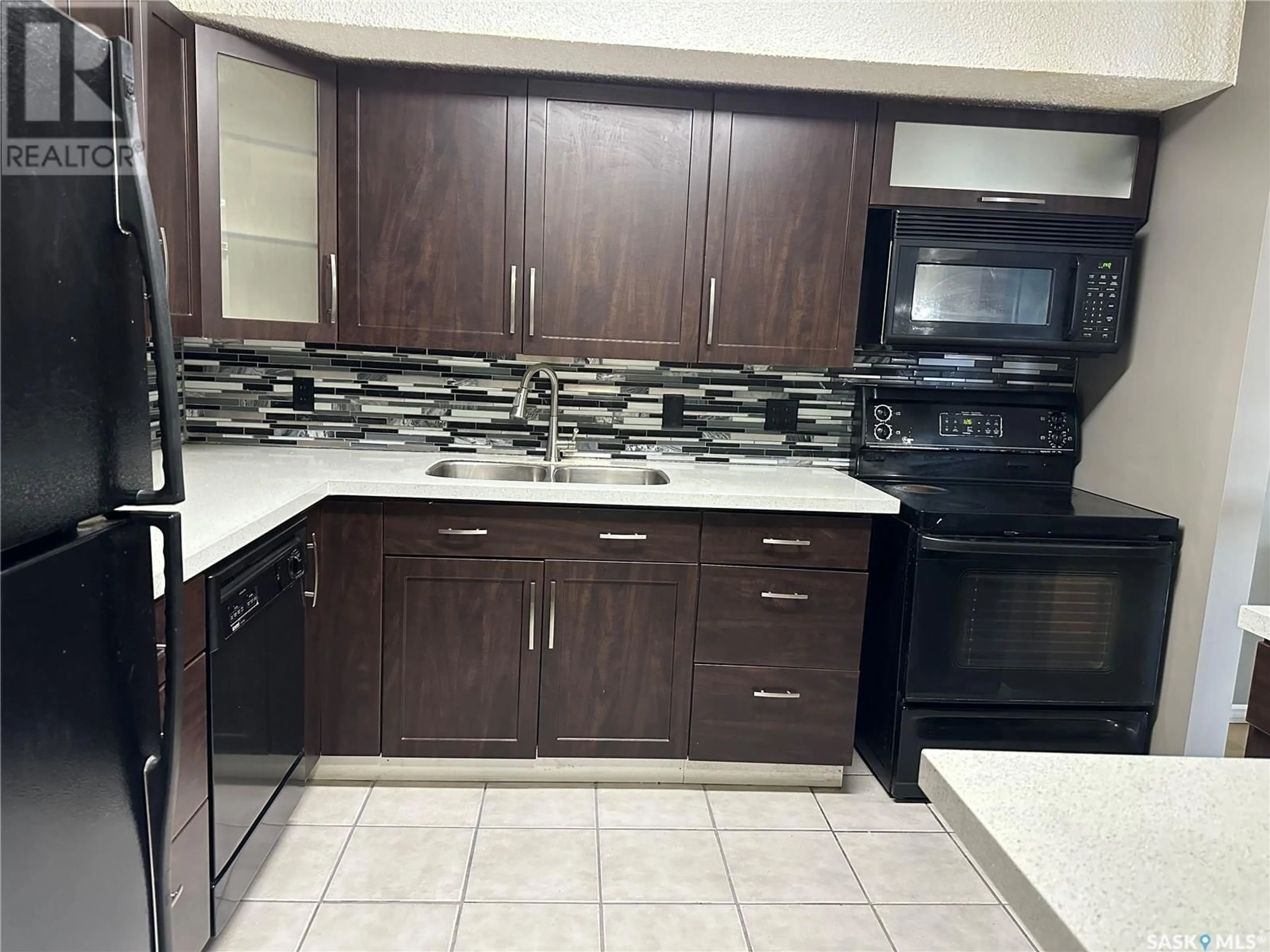 Standard kitchen, ceramic/tile floor for 204 225 Kingsmere BOULEVARD, Saskatoon Saskatchewan S7J4J6