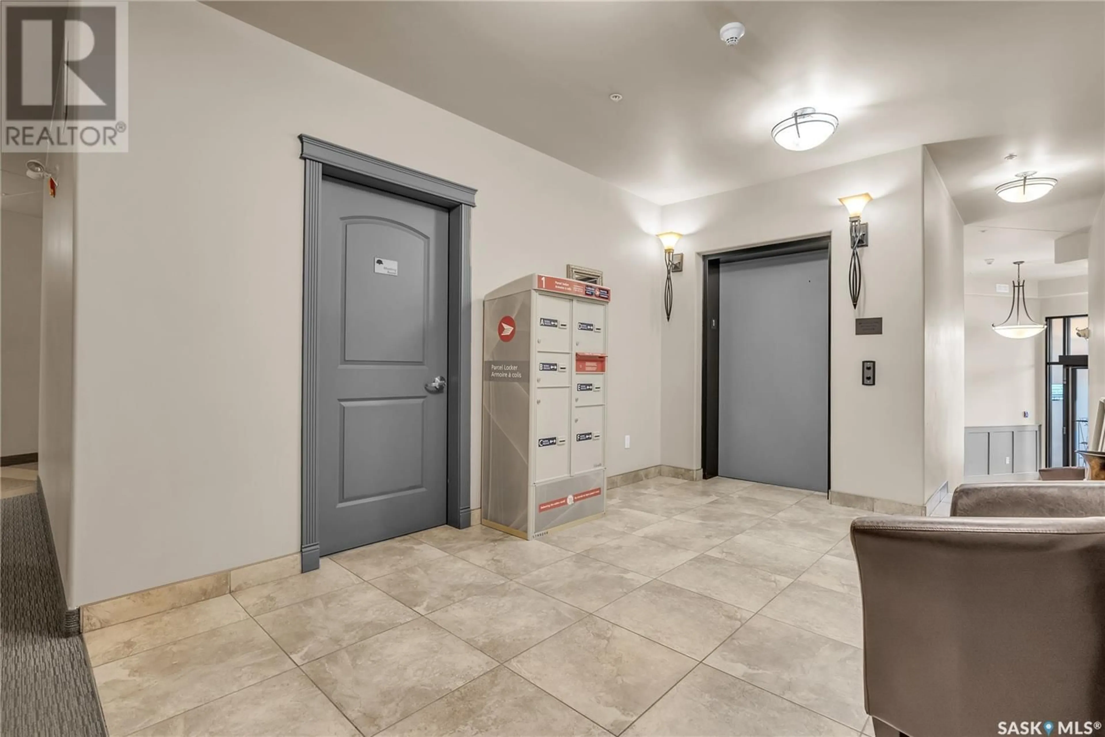 Indoor foyer for 333 2710 Main STREET, Saskatoon Saskatchewan S7H0M3