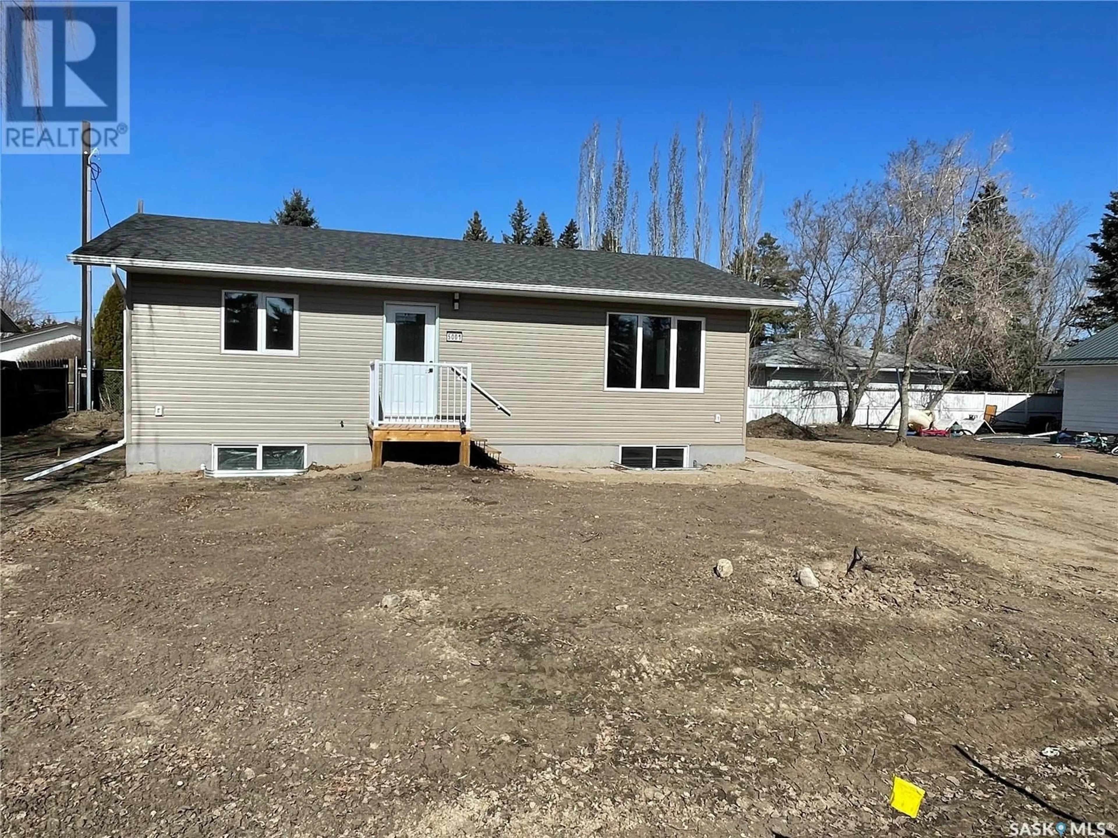 A pic from outside/outdoor area/front of a property/back of a property/a pic from drone, building for 5001 NEUFELD AVENUE, Waldheim Saskatchewan S0K4R0