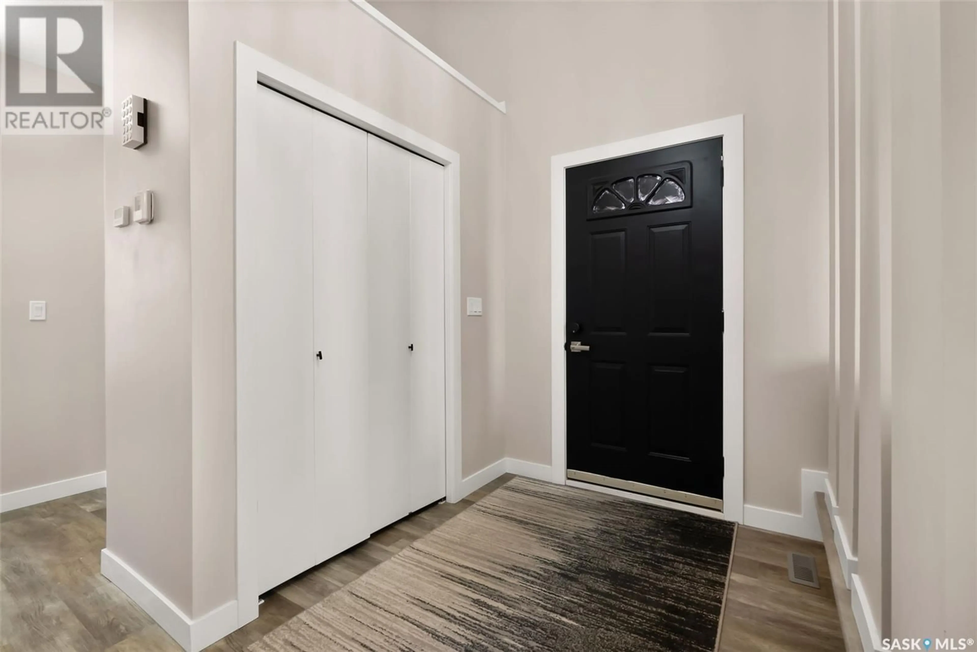 Indoor entryway for 3727 Edinburgh DRIVE, Regina Saskatchewan S4V2B2