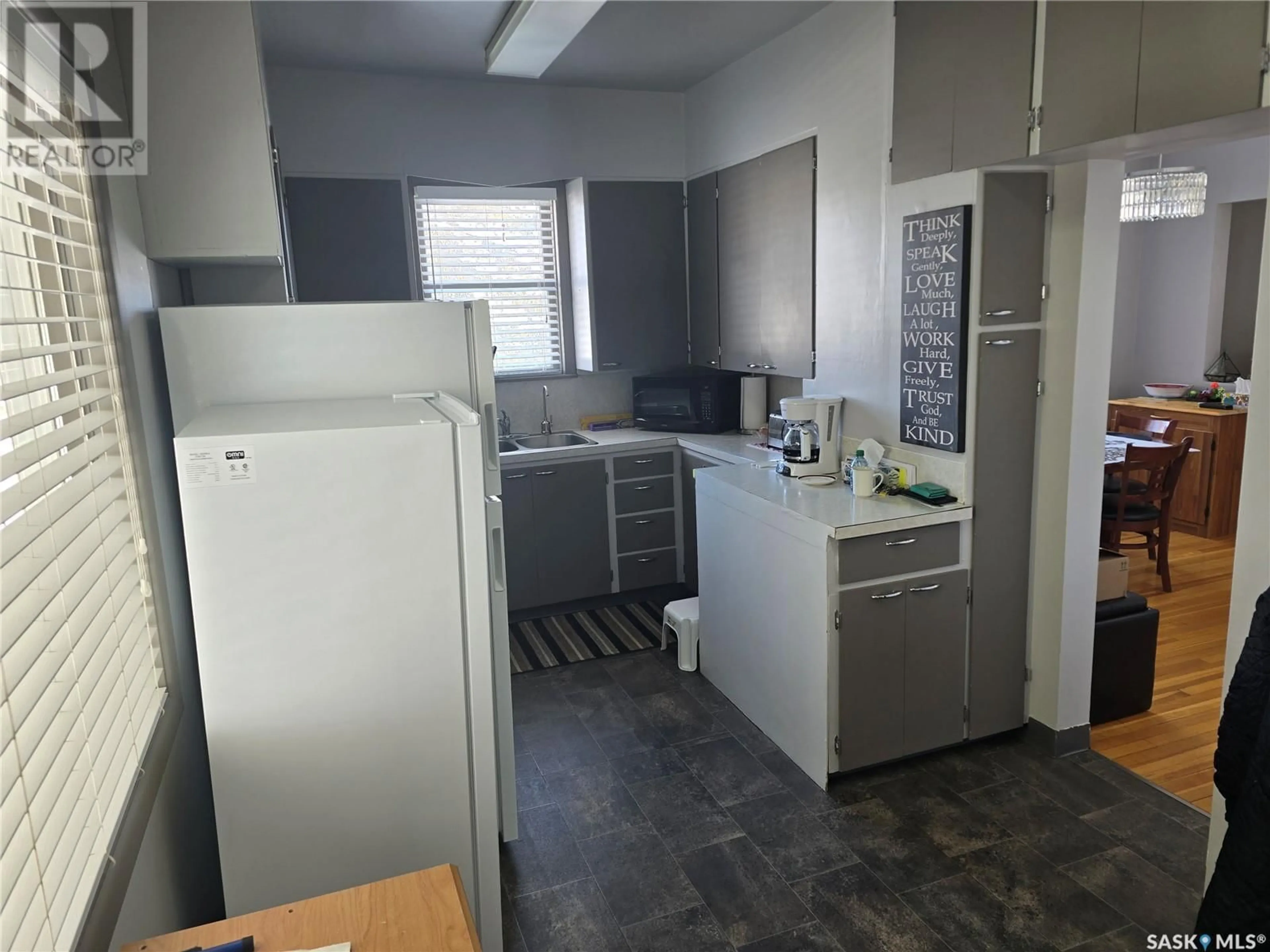 Standard kitchen, unknown for 303 2nd STREET E, Wynyard Saskatchewan S0A4T0