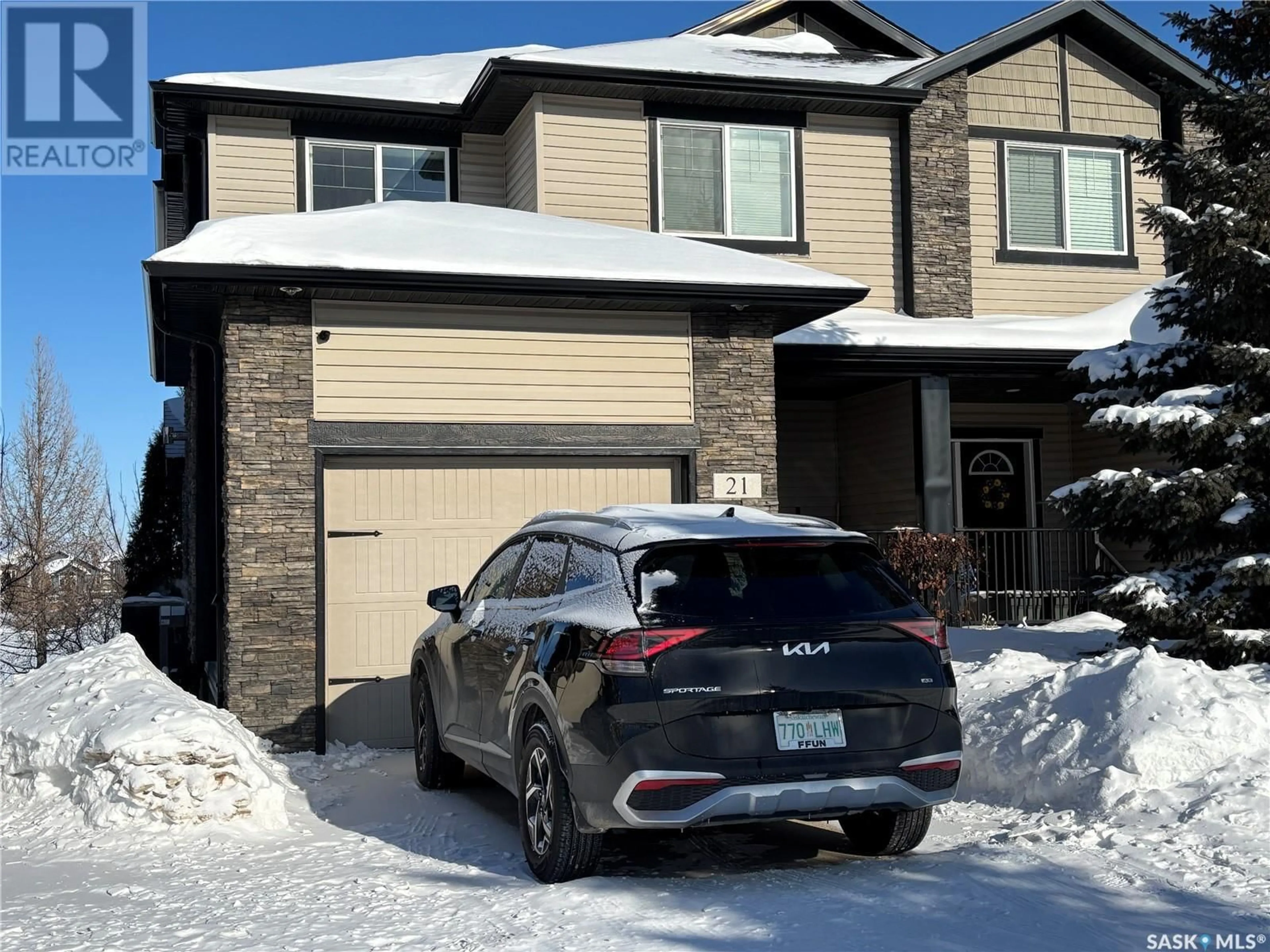 Home with vinyl exterior material, street for 21 215 Hampton GREEN, Saskatoon Saskatchewan S7R0G7