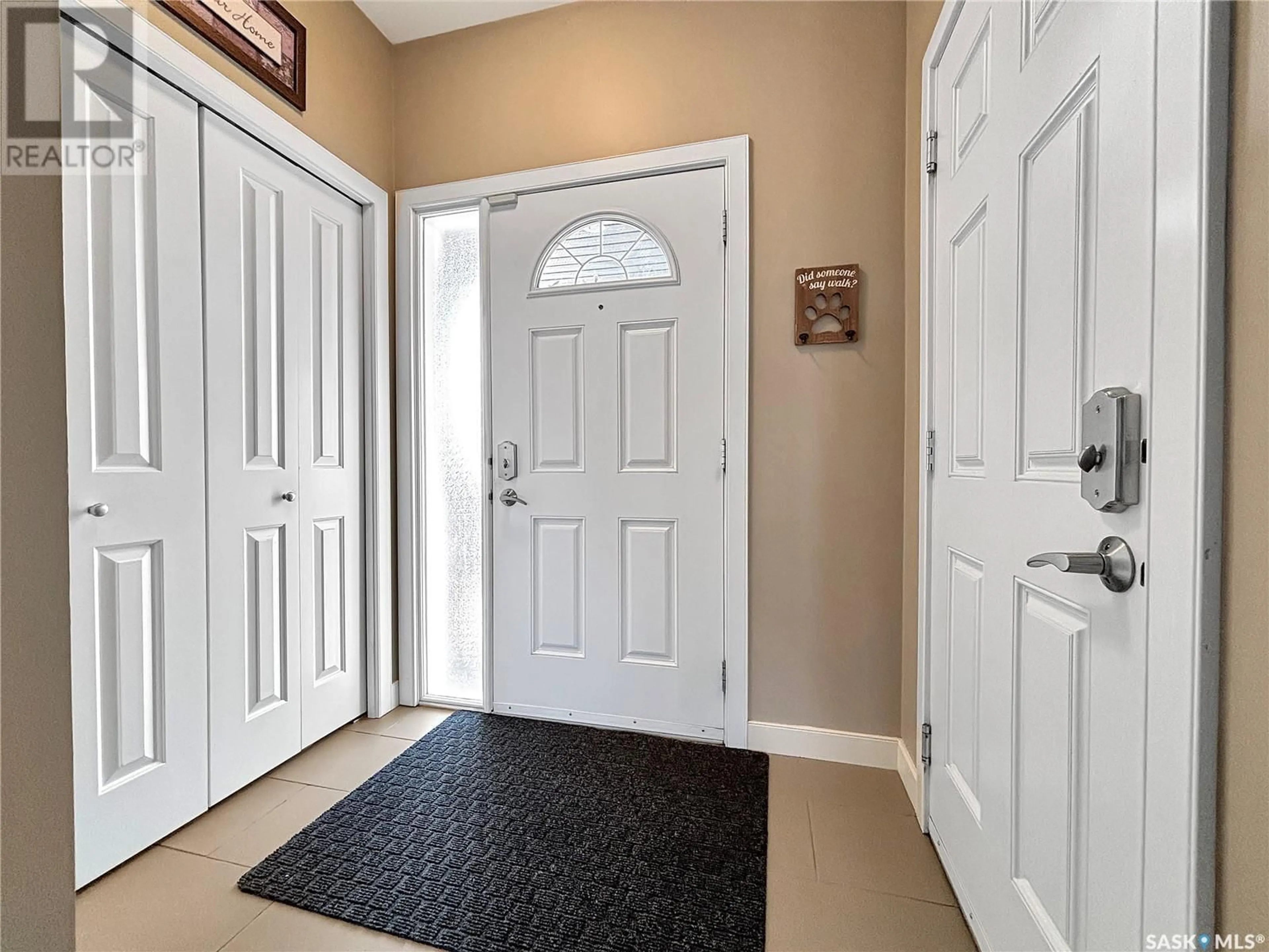 Indoor entryway for 21 215 Hampton GREEN, Saskatoon Saskatchewan S7R0G7