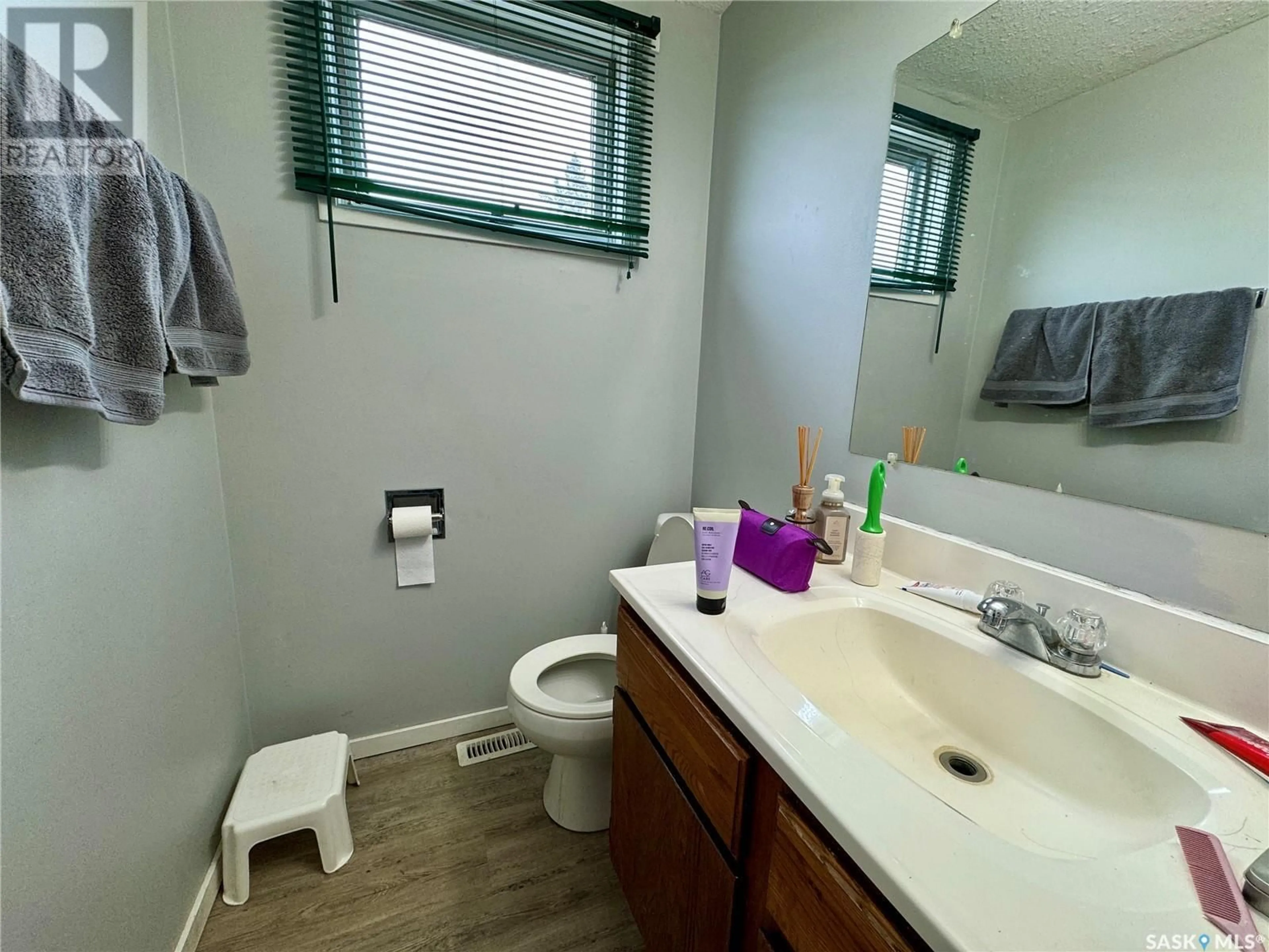 Standard bathroom, unknown for 1301 98th STREET, North Battleford Saskatchewan S9A0M1