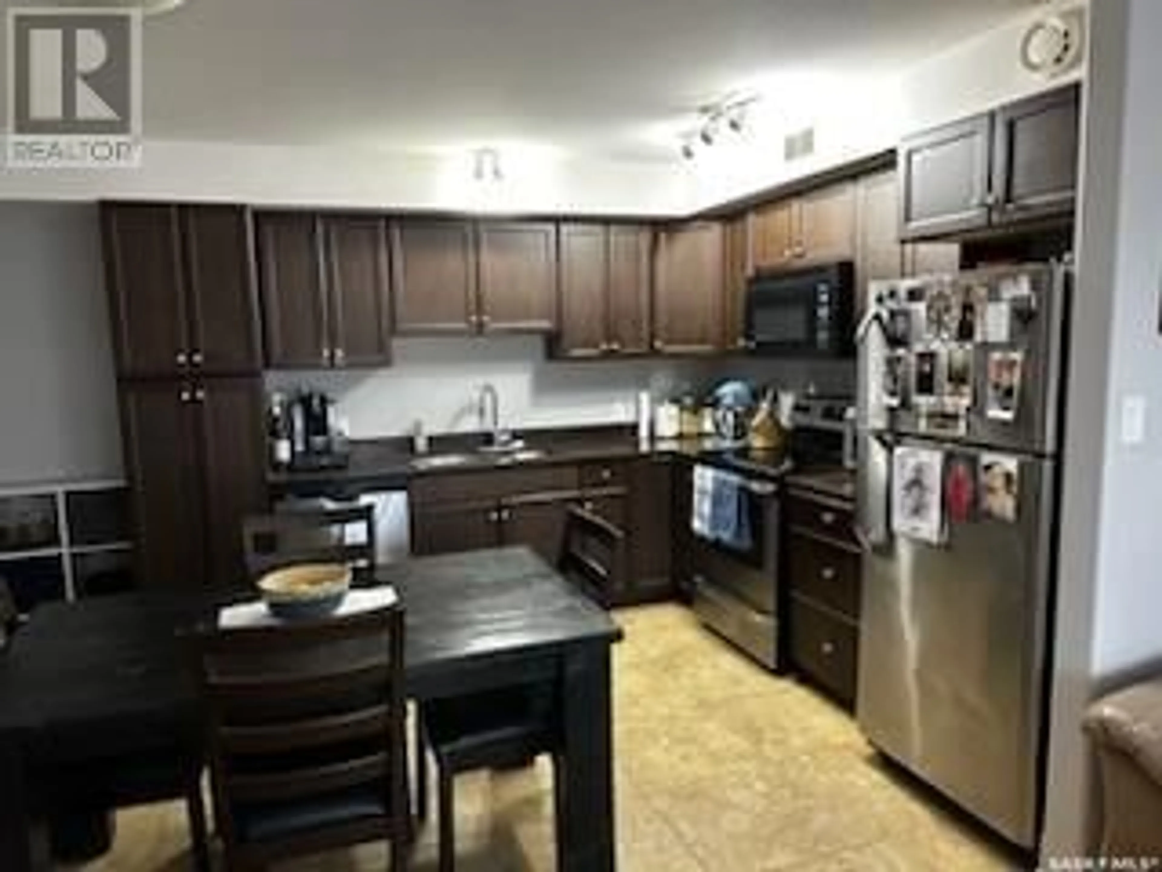 Standard kitchen, unknown for 301 2322 Kildeer DRIVE, North Battleford Saskatchewan S9A3T5