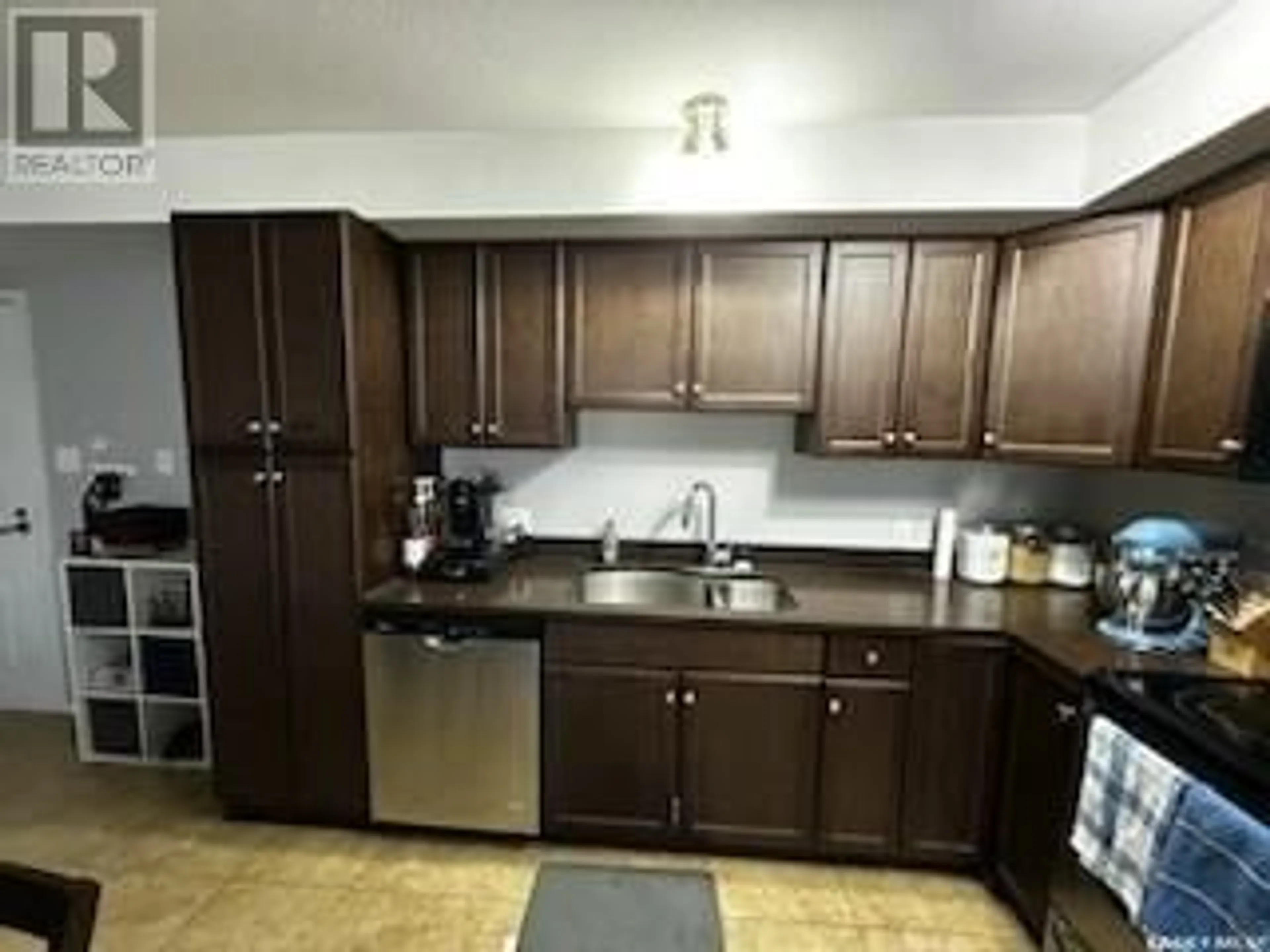 Standard kitchen, unknown for 301 2322 Kildeer DRIVE, North Battleford Saskatchewan S9A3T5