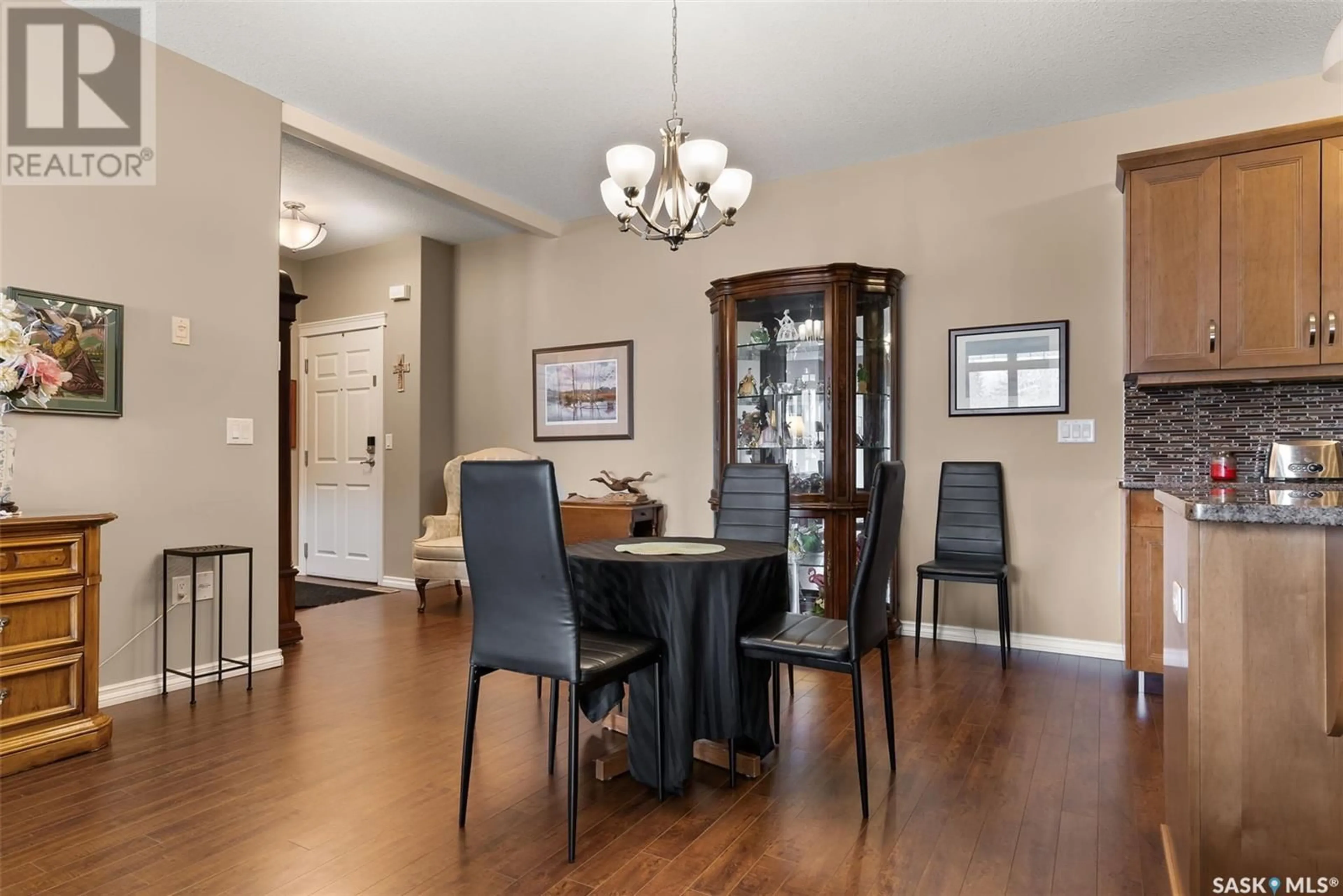 Dining room, wood/laminate floor for 205 4721 McTavish STREET, Regina Saskatchewan S4S6H2