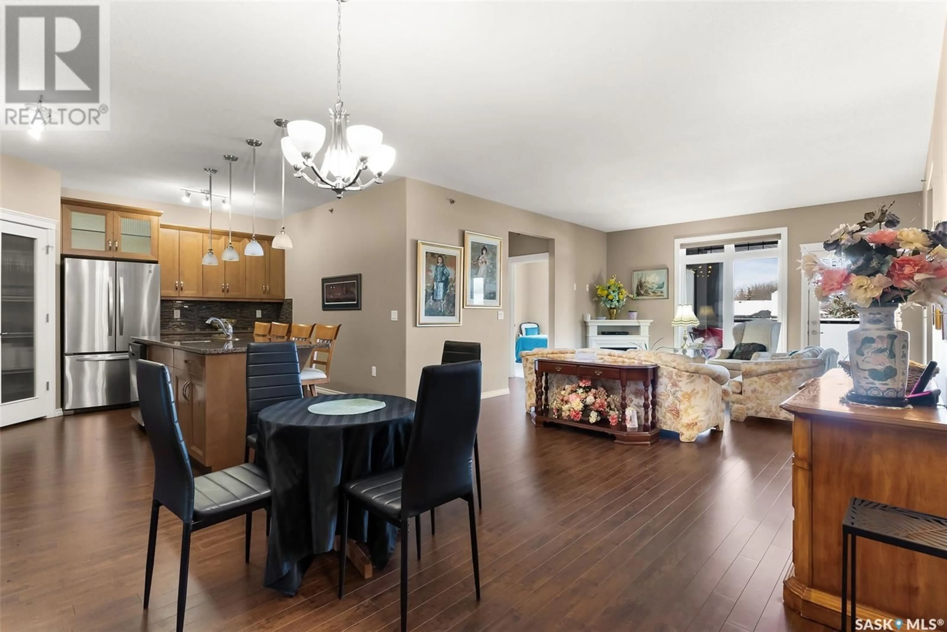 Dining room, wood/laminate floor for 205 4721 McTavish STREET, Regina Saskatchewan S4S6H2