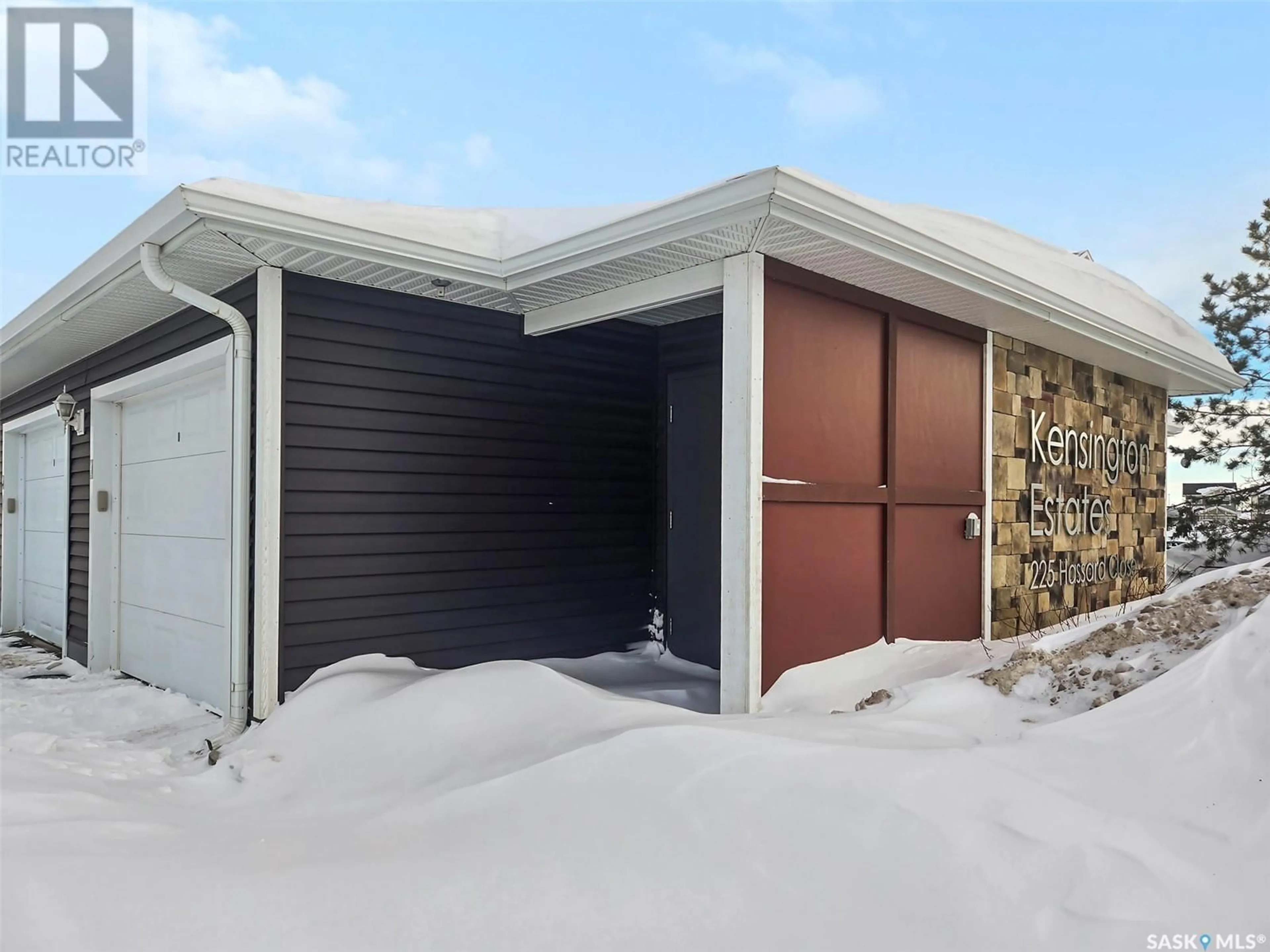 Indoor garage for 206 225 Hassard CLOSE, Saskatoon Saskatchewan S7L2W8