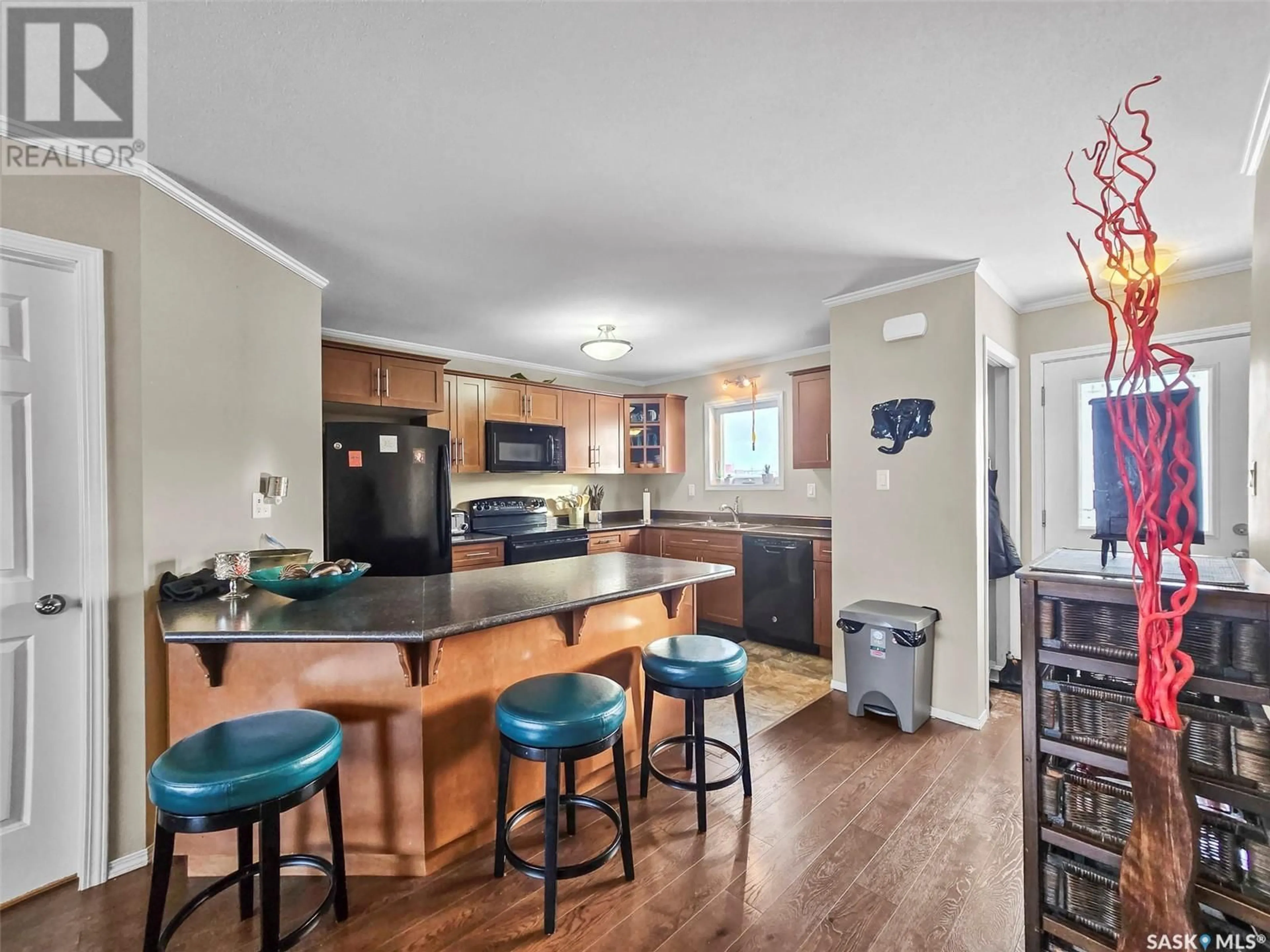 Open concept kitchen, unknown for 206 225 Hassard CLOSE, Saskatoon Saskatchewan S7L2W8