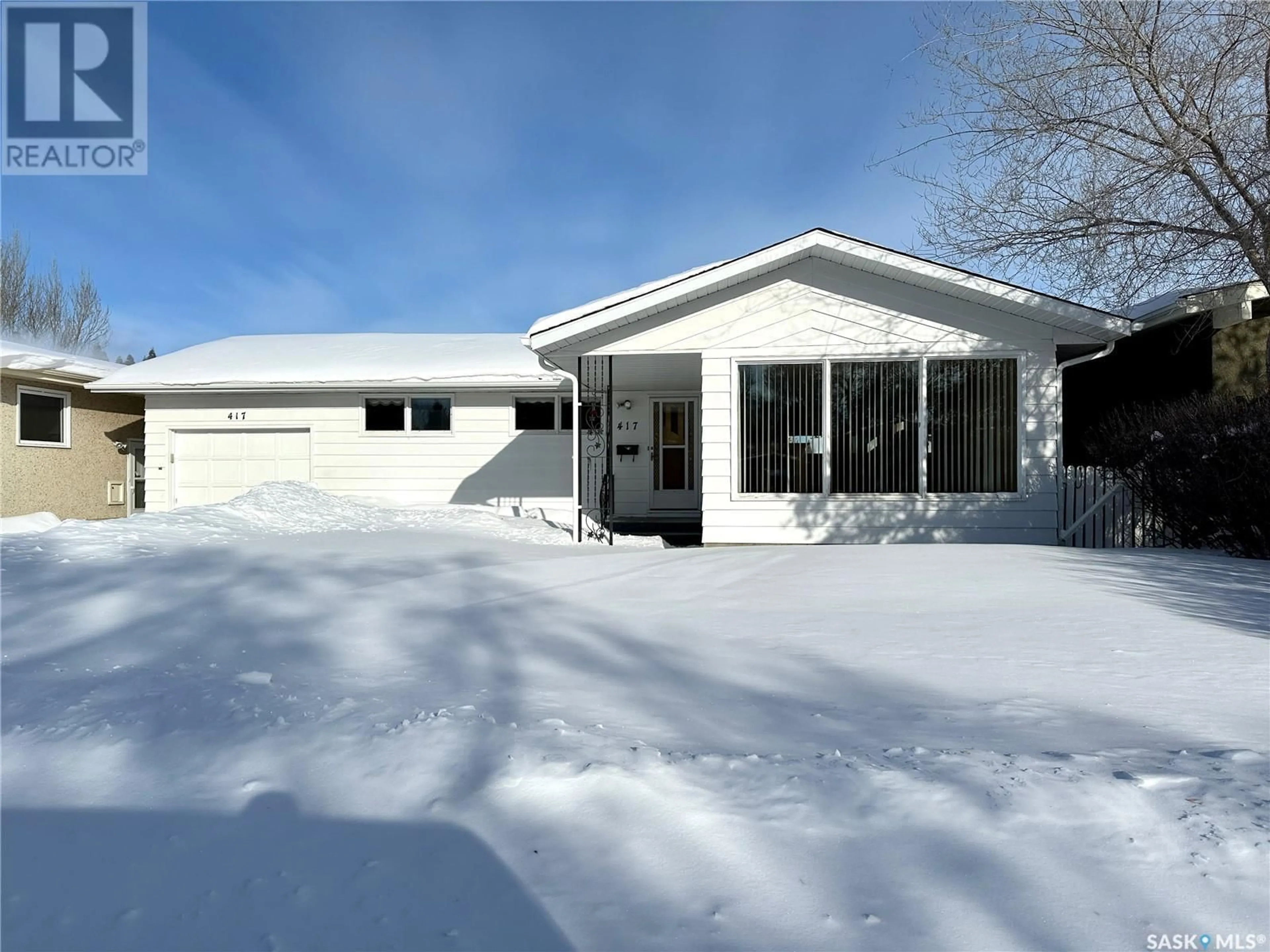 Home with vinyl exterior material, street for 417 East PLACE, Saskatoon Saskatchewan S7J2Y7