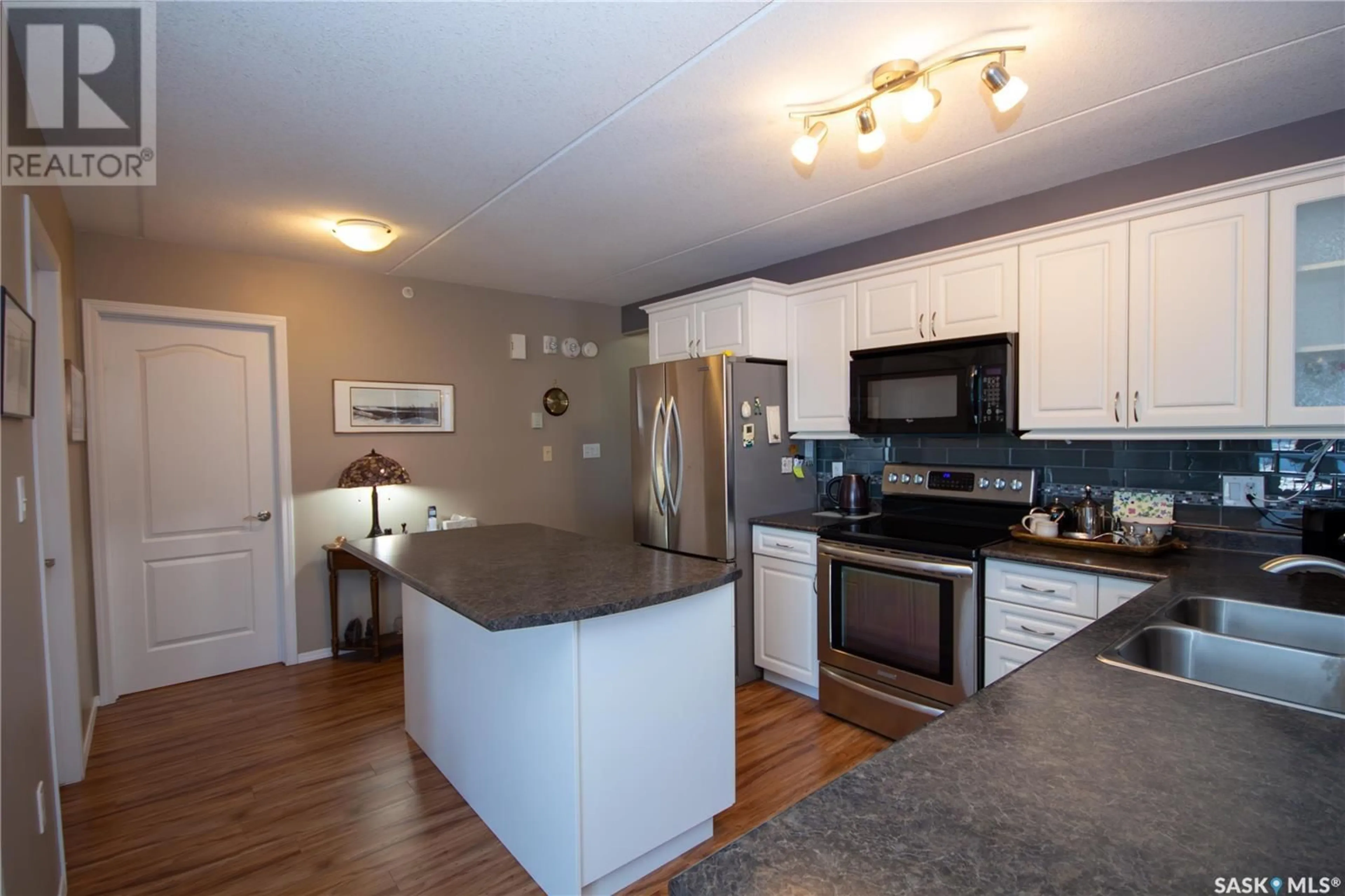 Open concept kitchen, unknown for 204 2 18th STREET E, Battleford Saskatchewan S0M0E0