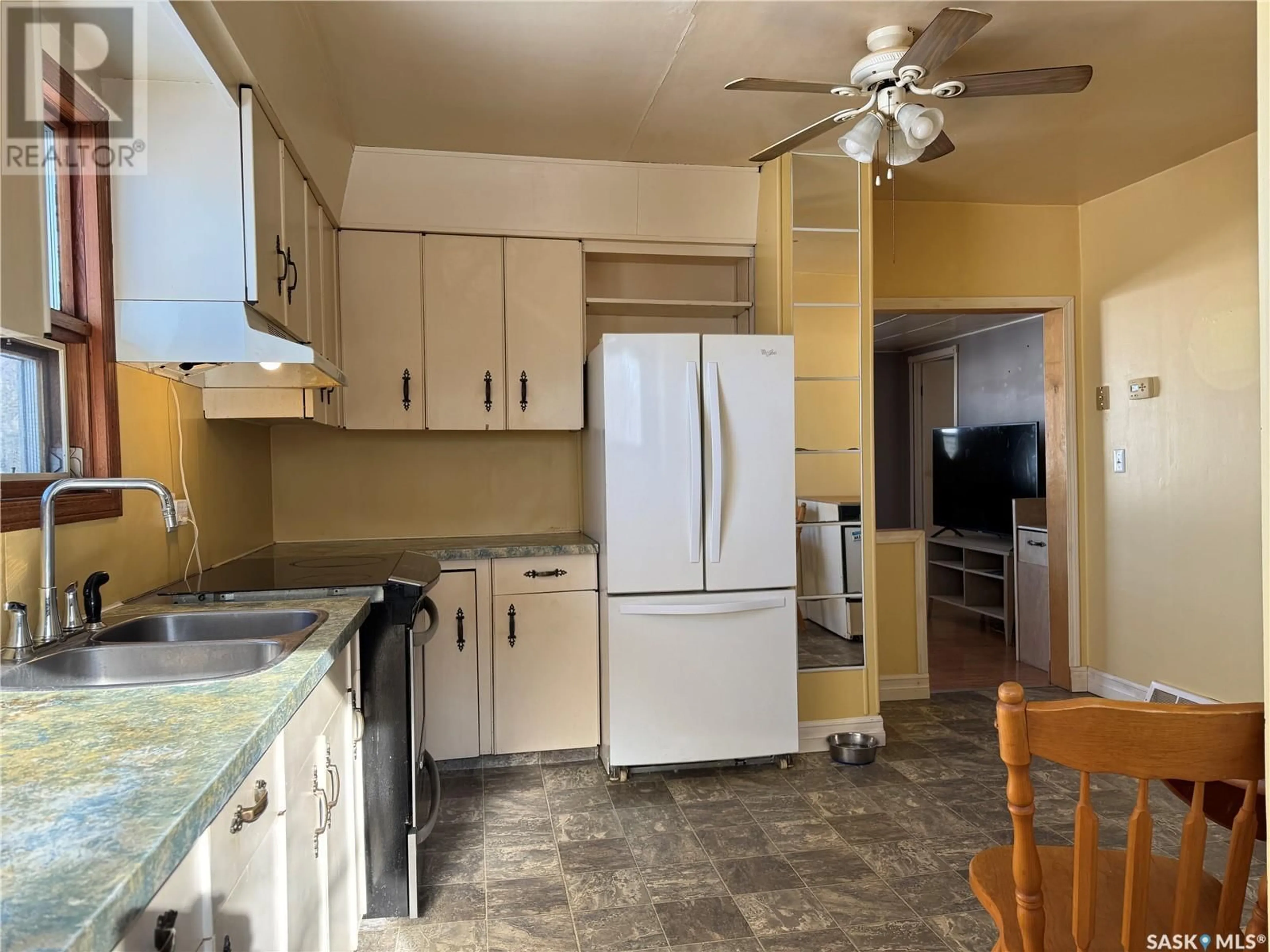 Standard kitchen, ceramic/tile floor for 212 Railway AVENUE, Watson Saskatchewan S0K4V0