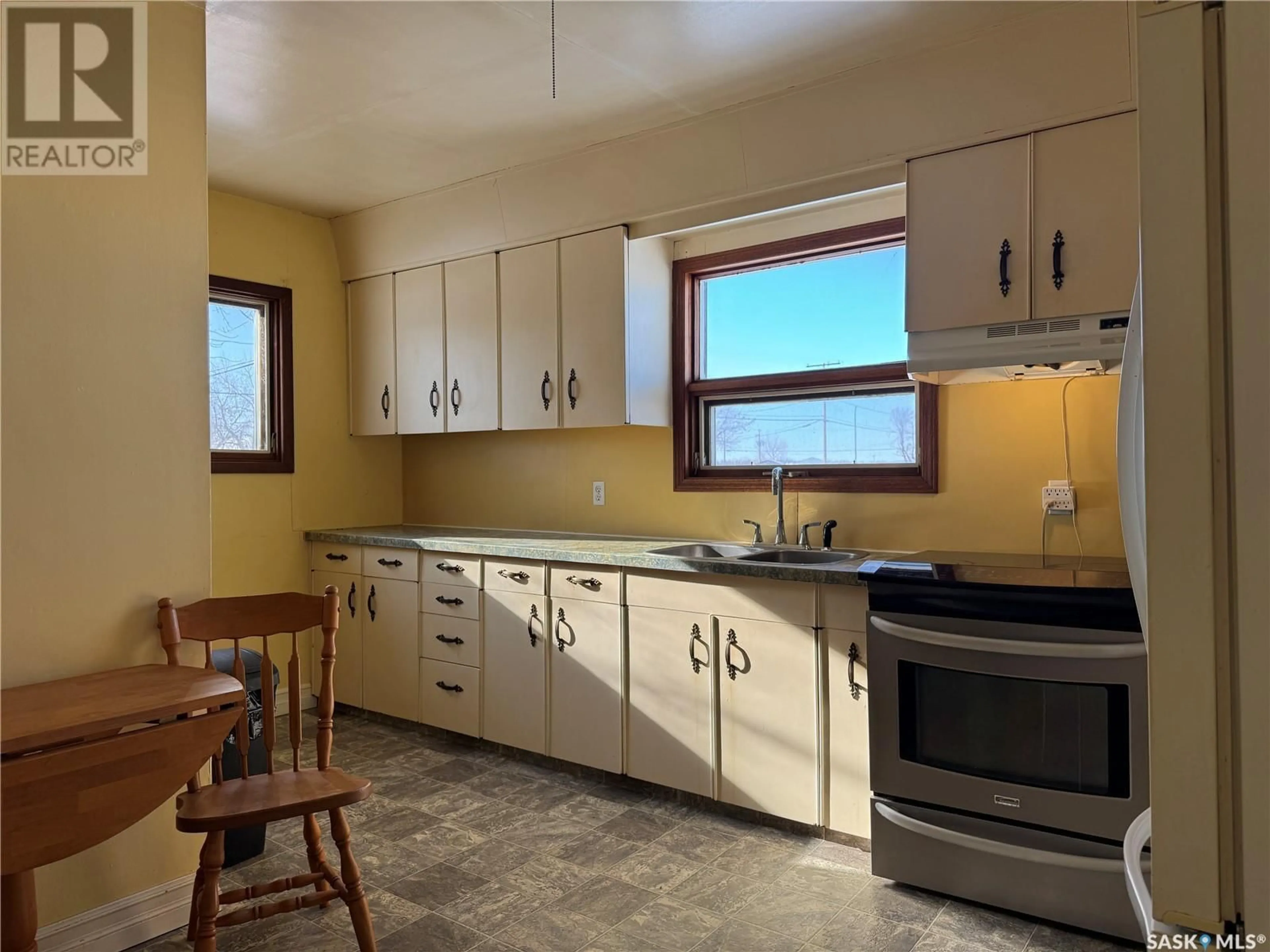 Standard kitchen, unknown for 212 Railway AVENUE, Watson Saskatchewan S0K4V0