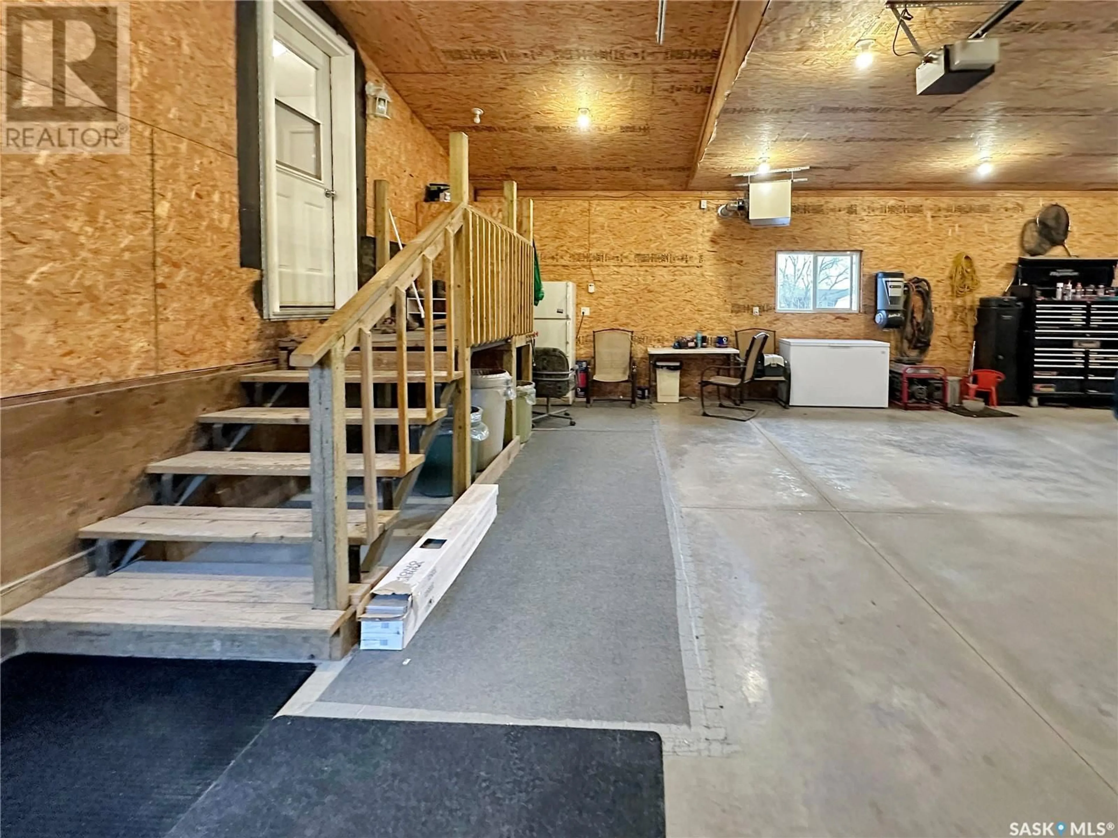 Indoor garage for 314 RAILWAY AVENUE, Carnduff Saskatchewan S0C0S0
